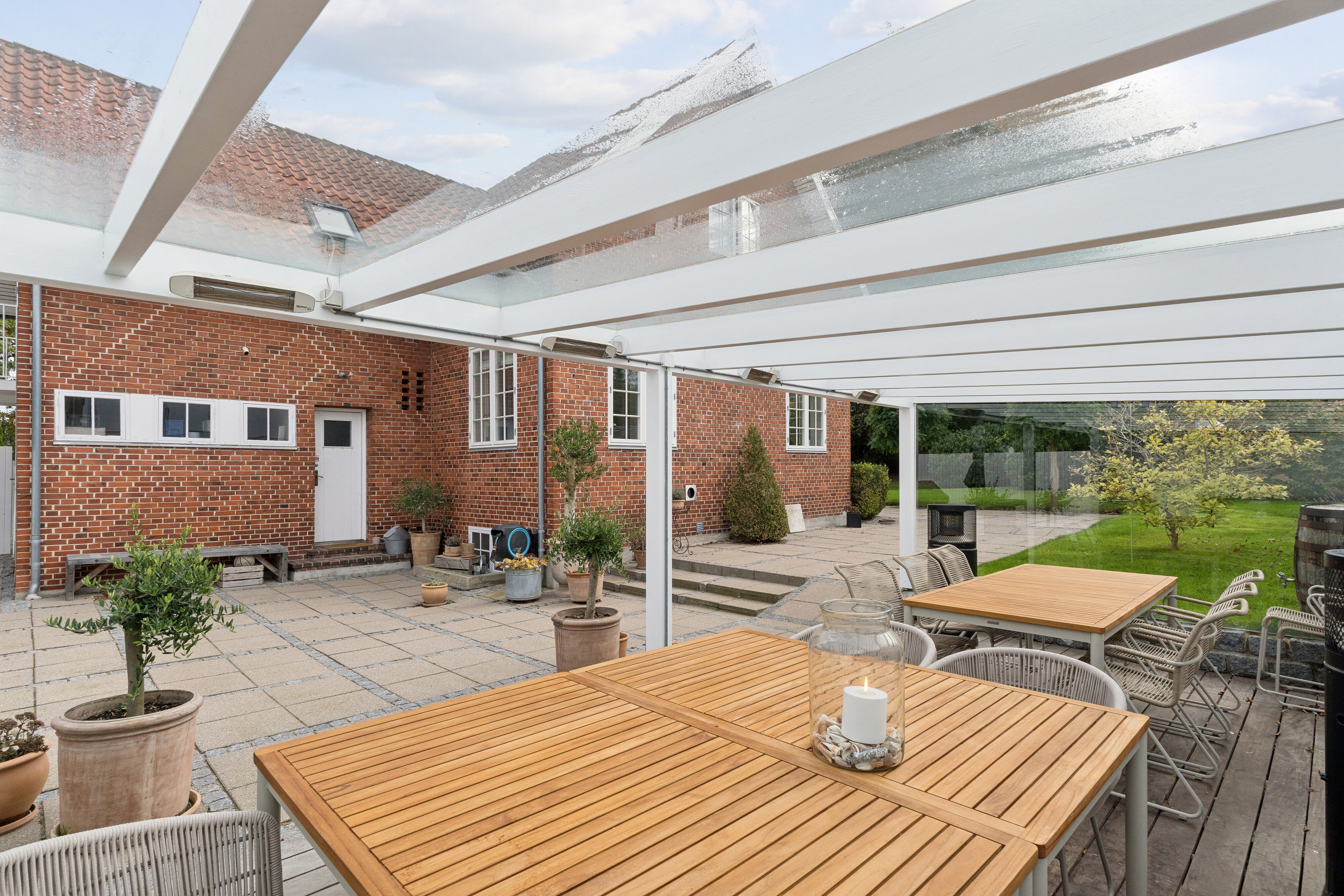 Fremhævet overdækket terrasse billede i fuldskærmstilstand. Billede af Kong Valdemars Vej 21, 4000 Roskilde