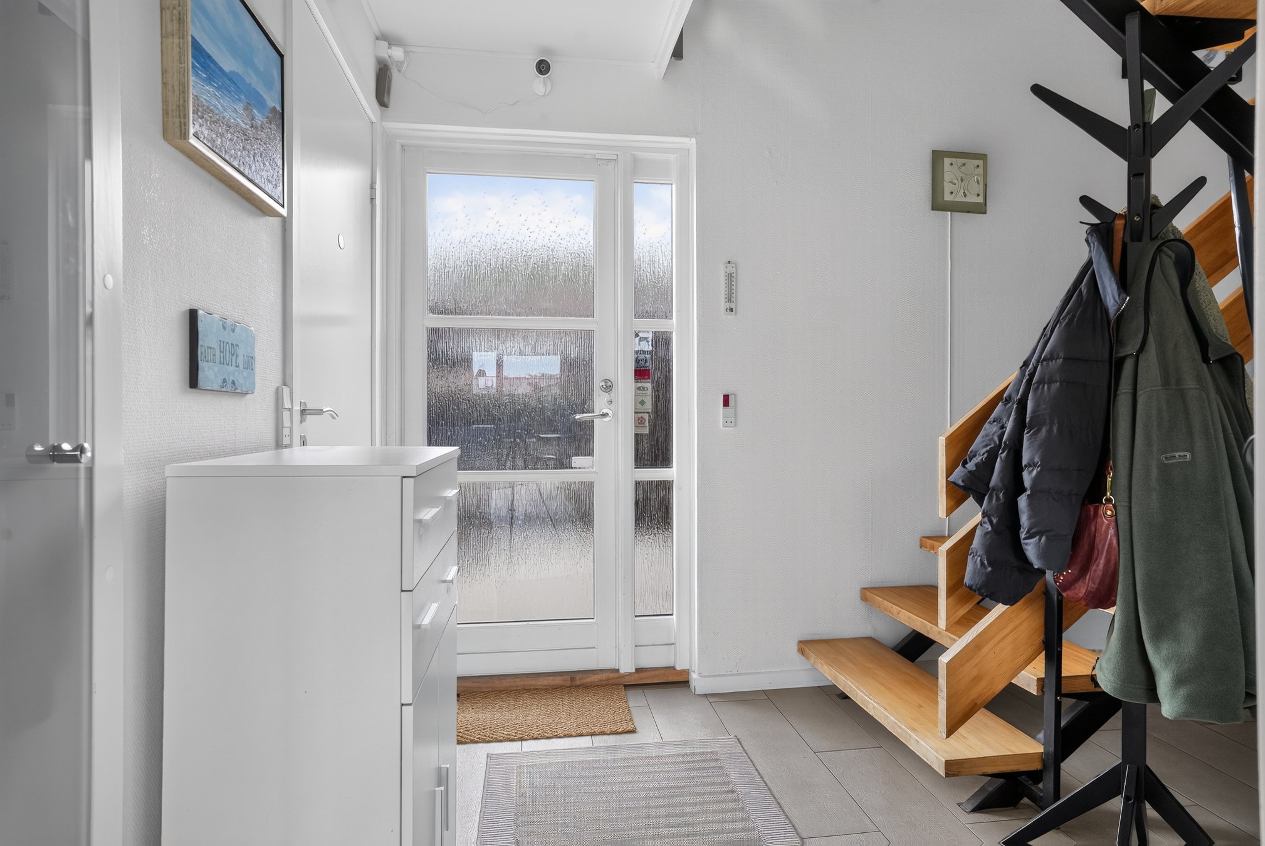 Fremhævet entré billede i fuldskærmstilstand. Billede af Vasegården 9, 2680 Solrød Strand
