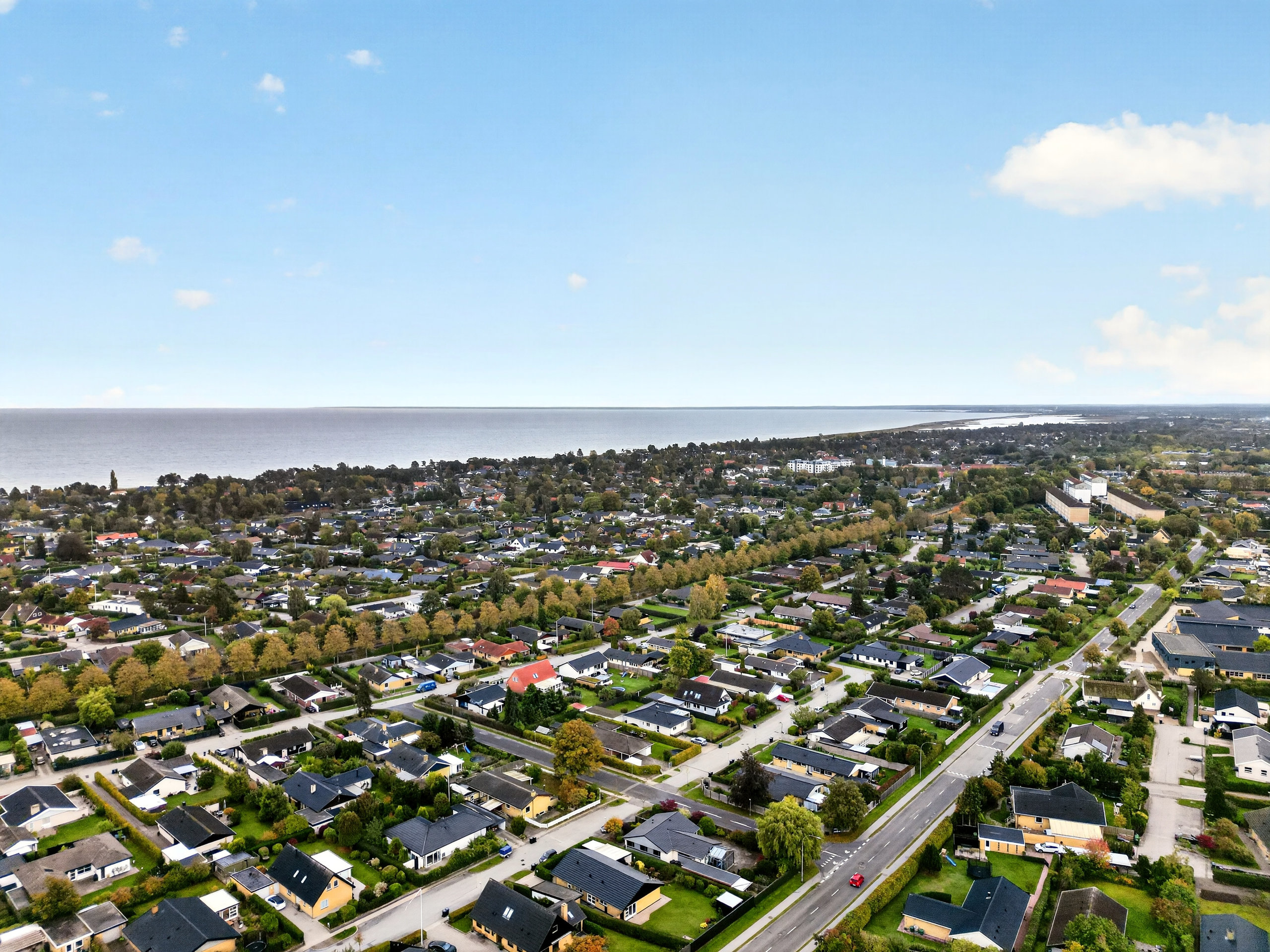 Fremhævet luftfoto billede i fuldskærmstilstand. Billede af Vasegården 9, 2680 Solrød Strand