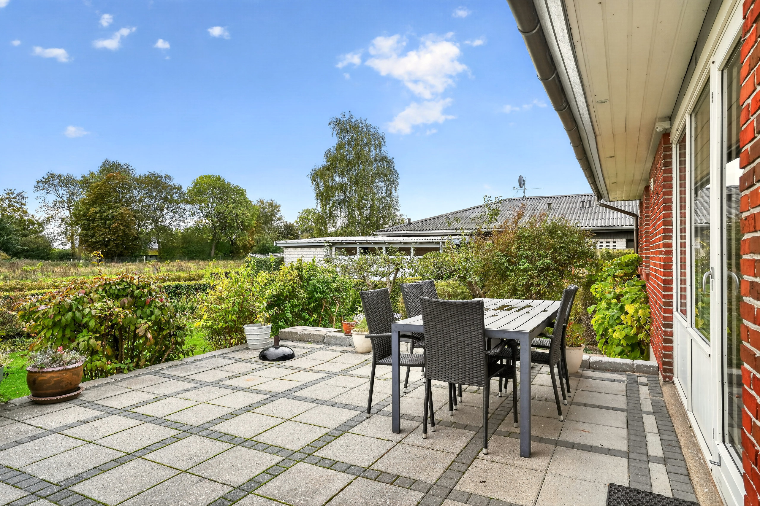 Fremhævet terrasse billede i fuldskærmstilstand. Billede af Hyldegårdsvej 27, Mårsø, 4300 Holbæk