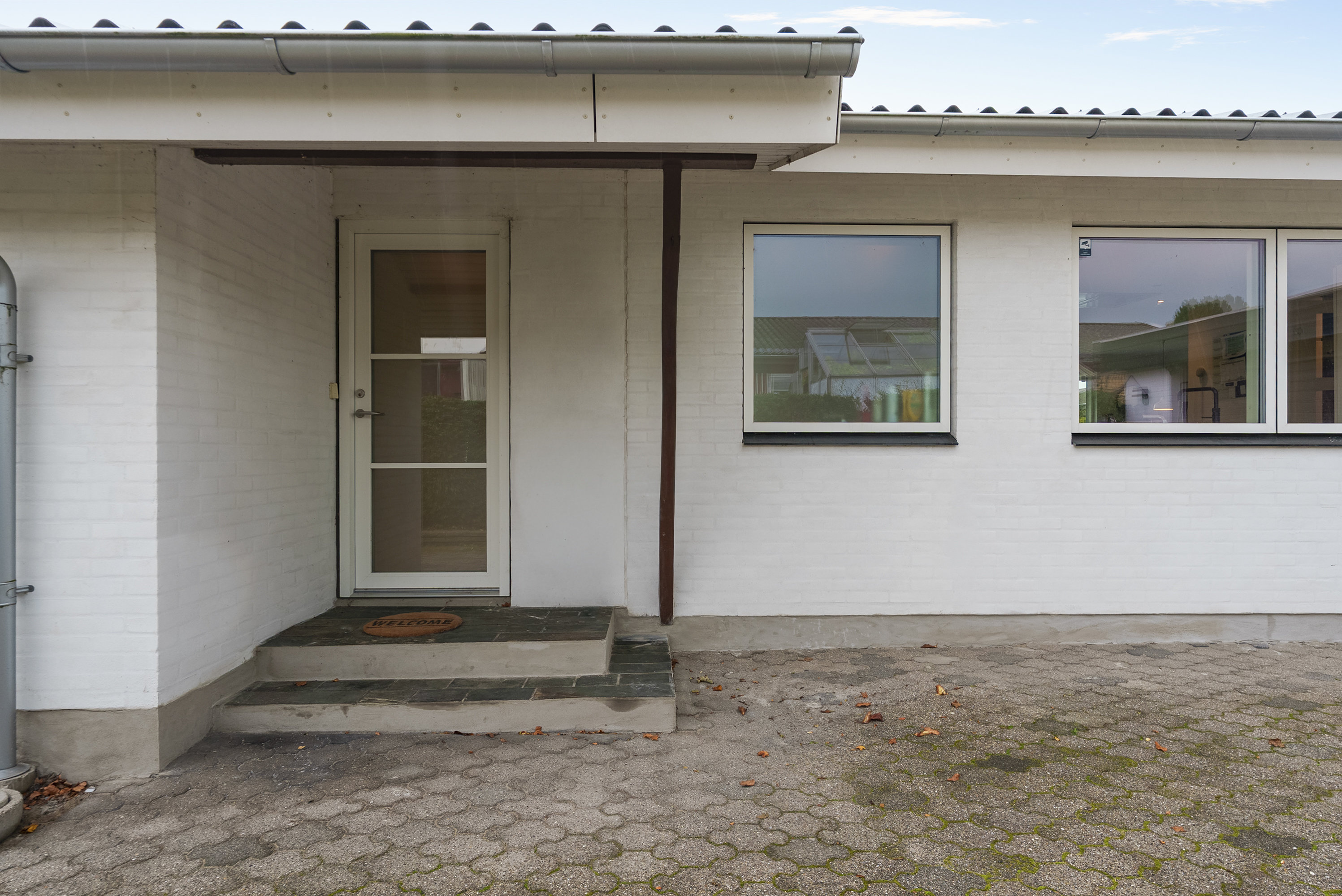 Fremhævet facade billede i fuldskærmstilstand. Billede af Filippavænget 1, Søhus, 5270 Odense N