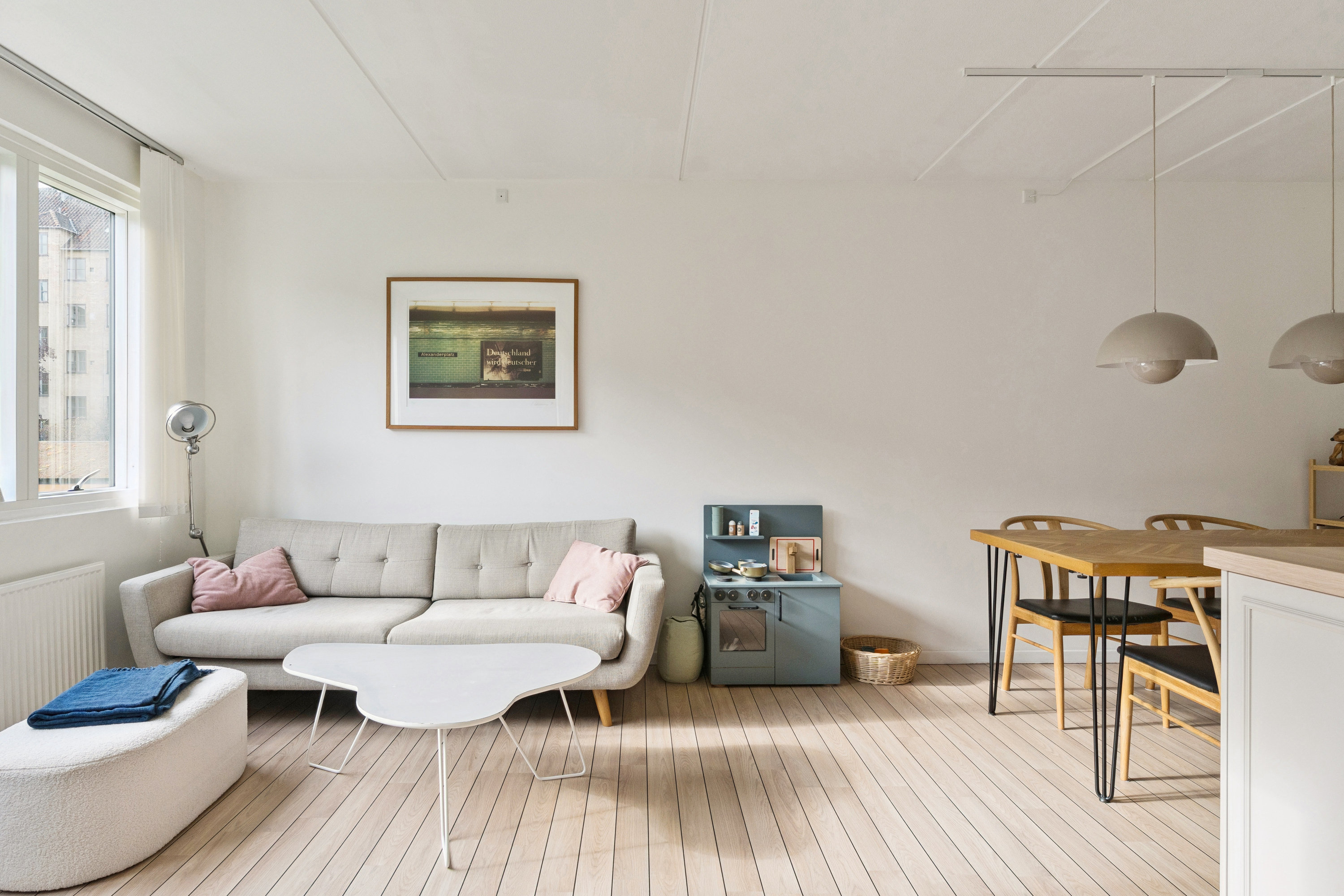 Fremhævet stue billede i fuldskærmstilstand. Billede af Wilkensvej 13, st. th., 2000 Frederiksberg