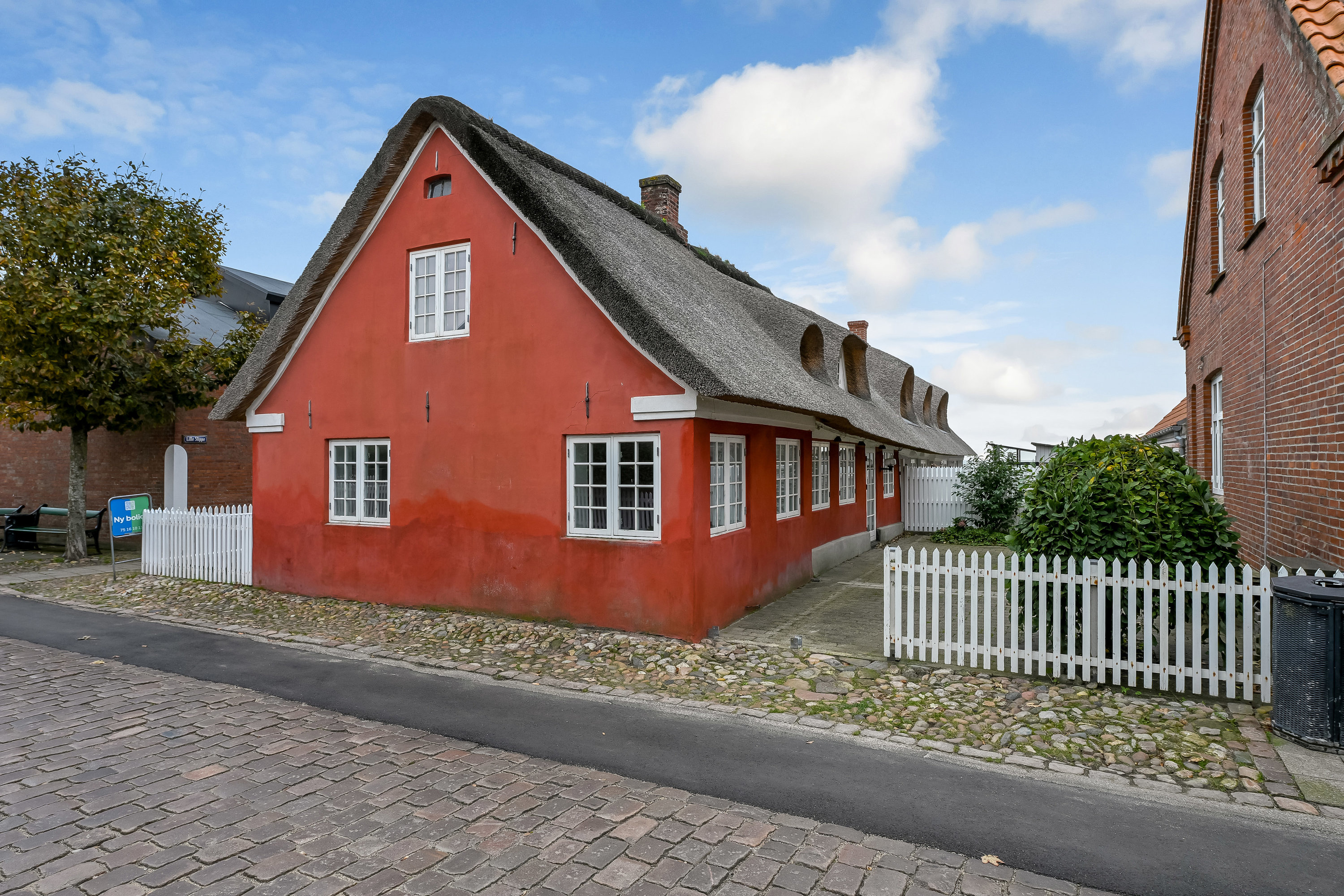 Fremhævet ejendommen billede i fuldskærmstilstand. Billede af Hovedgaden 32, Nordby, 6720 Fanø