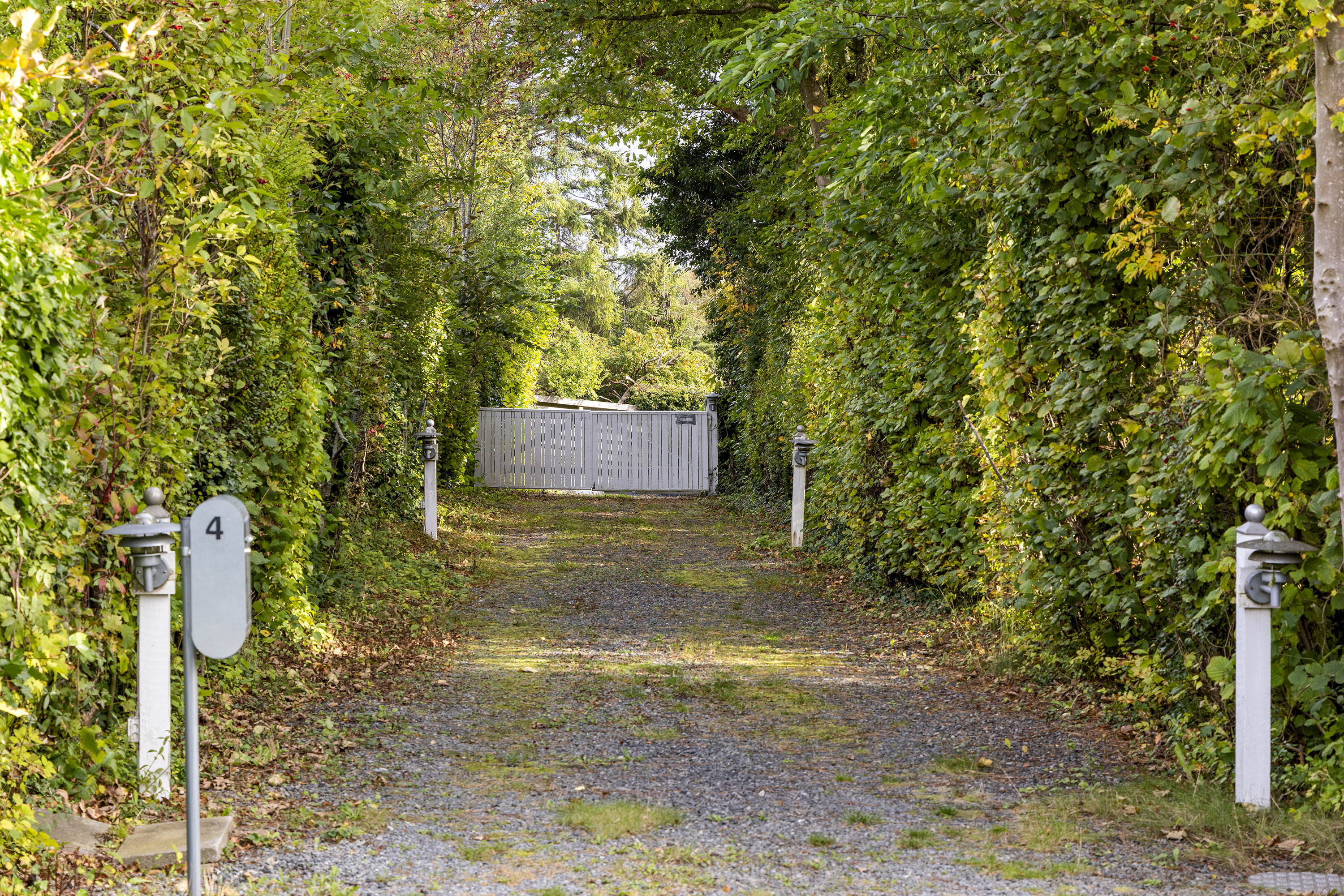 Fremhævet indkørsel billede i fuldskærmstilstand. Billede af Stenhøjen 4, Hesbjerg, 3250 Gilleleje