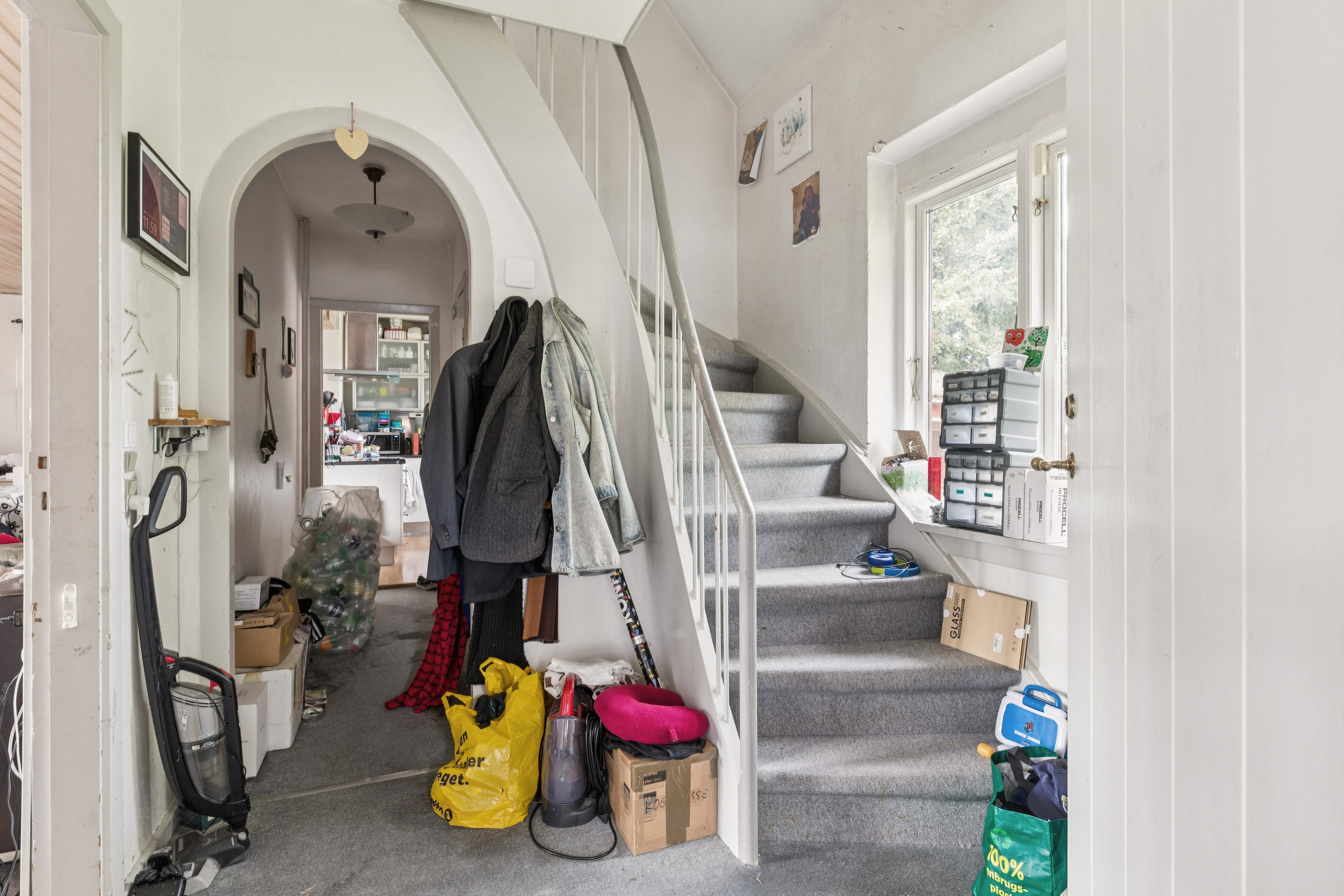 Fremhævet gang billede i fuldskærmstilstand. Billede af Jernbane Alle 37, 2630 Taastrup