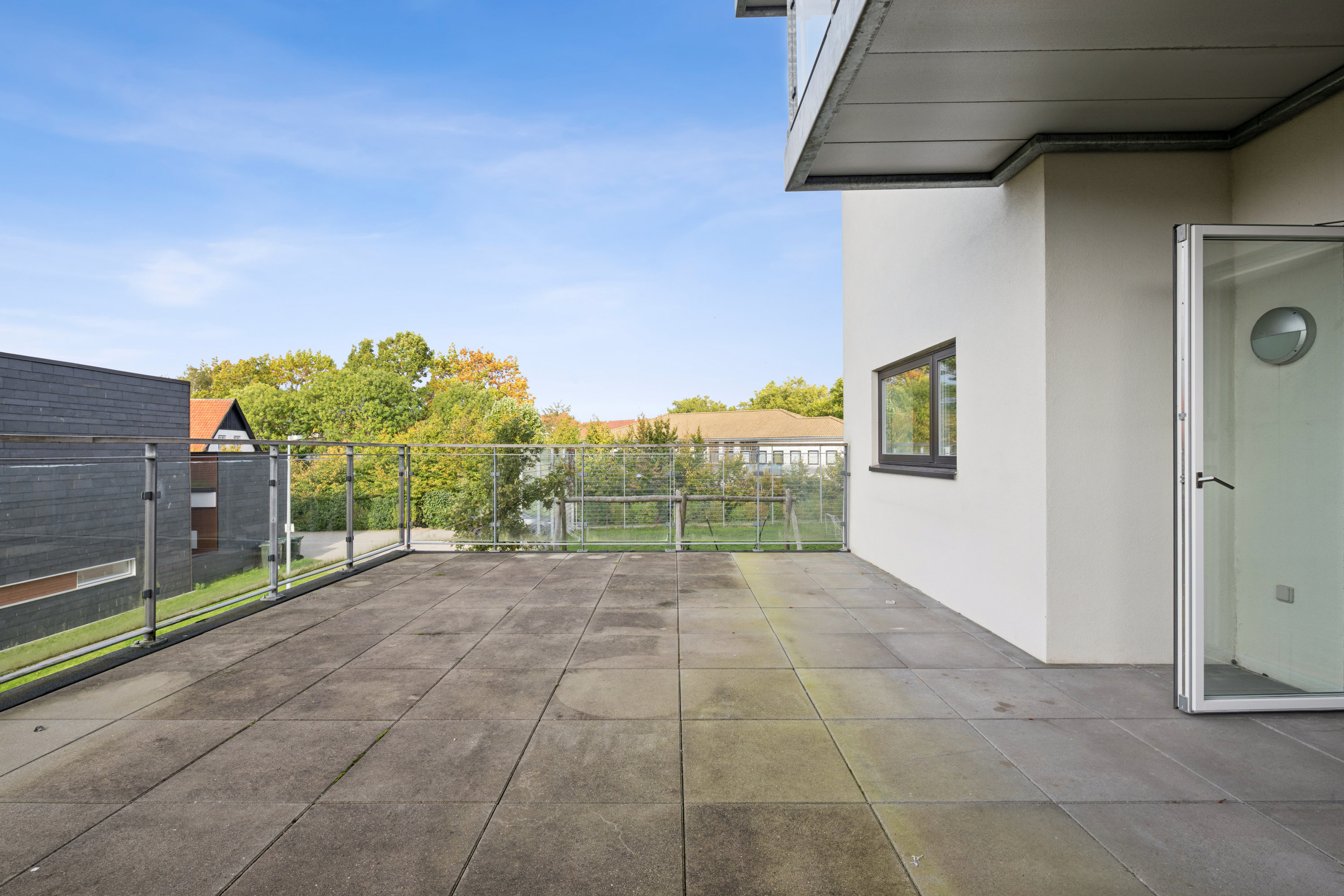 Fremhævet terrasse billede i fuldskærmstilstand. Billede af Granvej 107, st. 1., 2880 Bagsværd