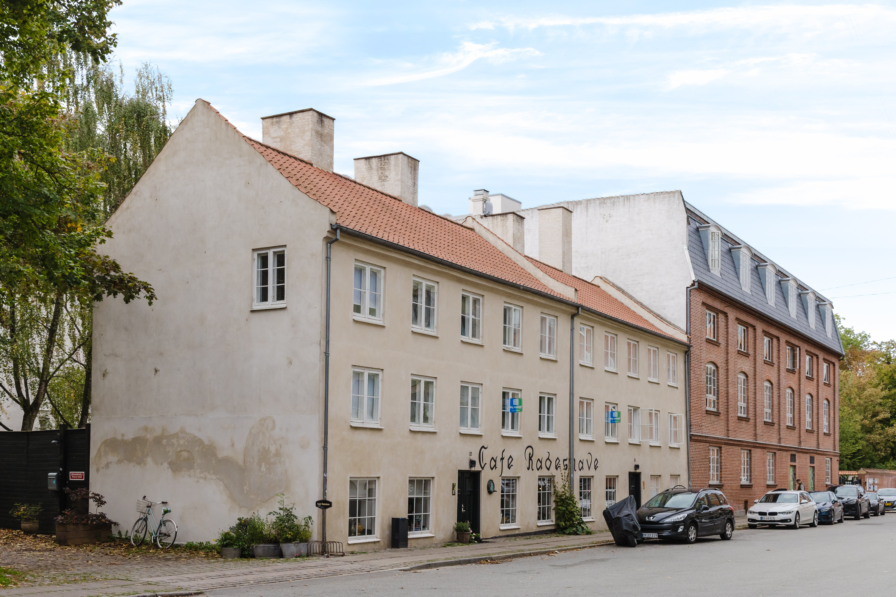 Fremhævet andet billede i fuldskærmstilstand. Billede af Langebrogade 8A, 1. th., 1411 København K