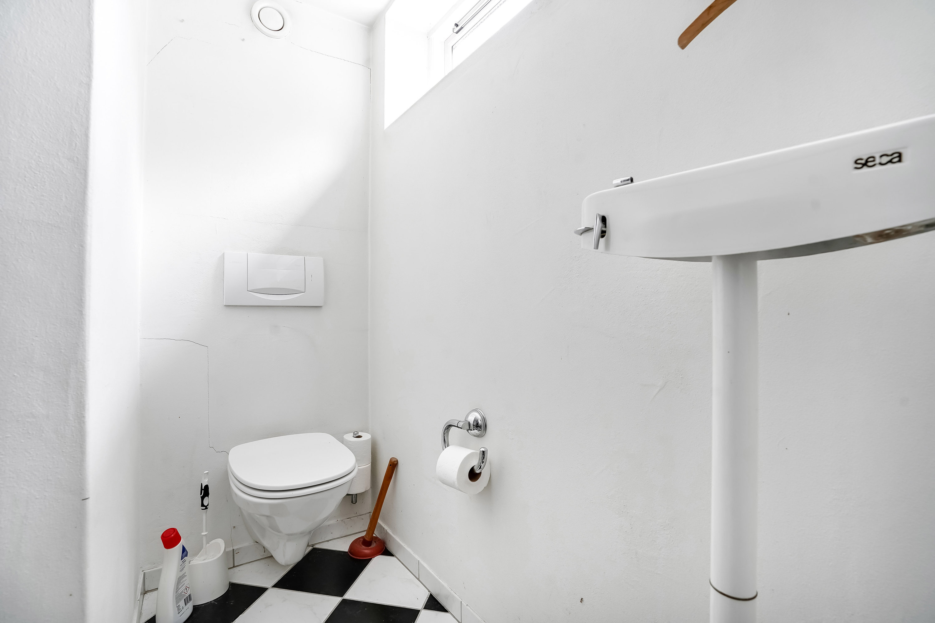 Fremhævet toilet billede i fuldskærmstilstand. Billede af Oehlenschlægersvej 44, 5230 Odense M