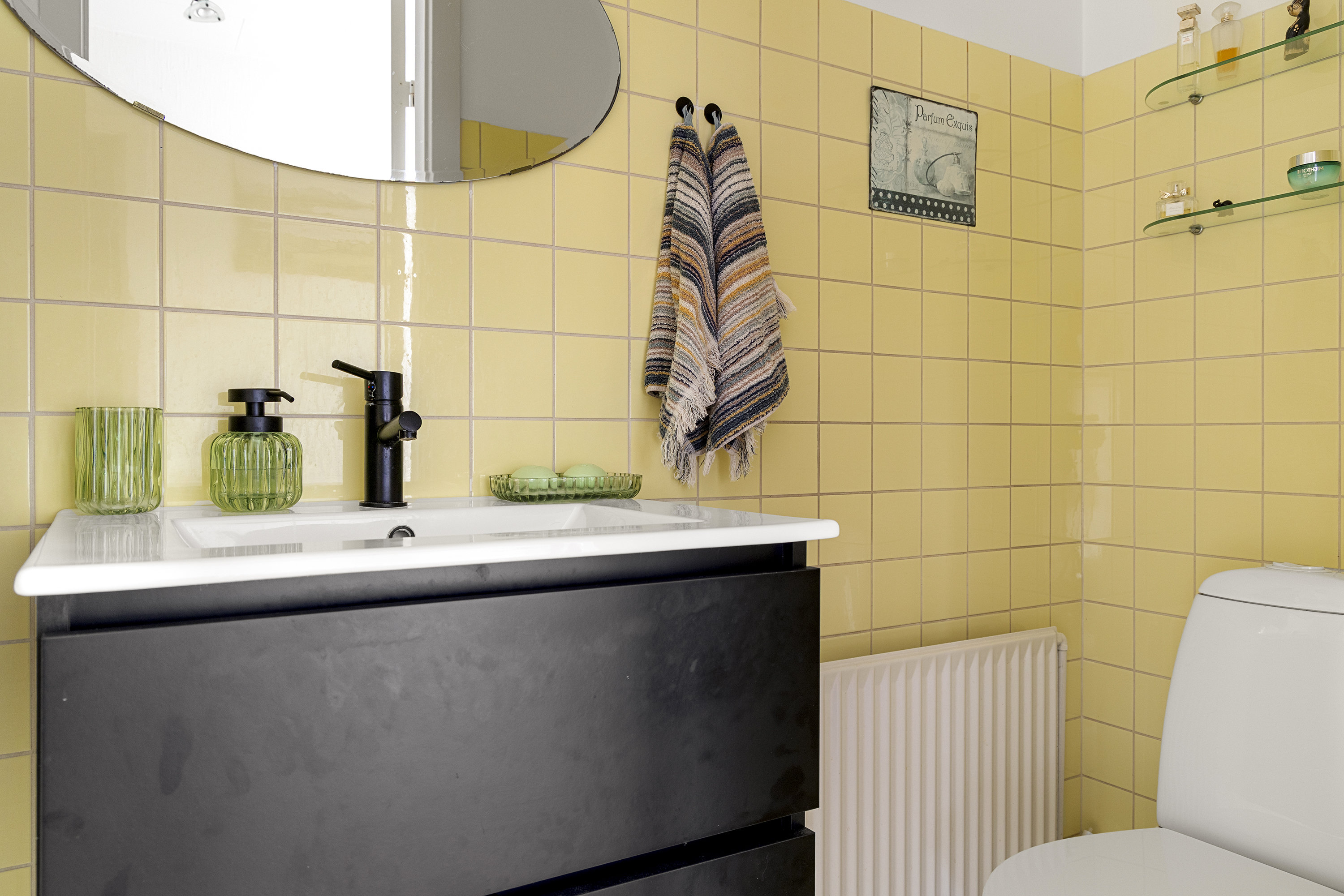 Fremhævet toilet billede i fuldskærmstilstand. Billede af Ægirsvej 8, 3600 Frederikssund