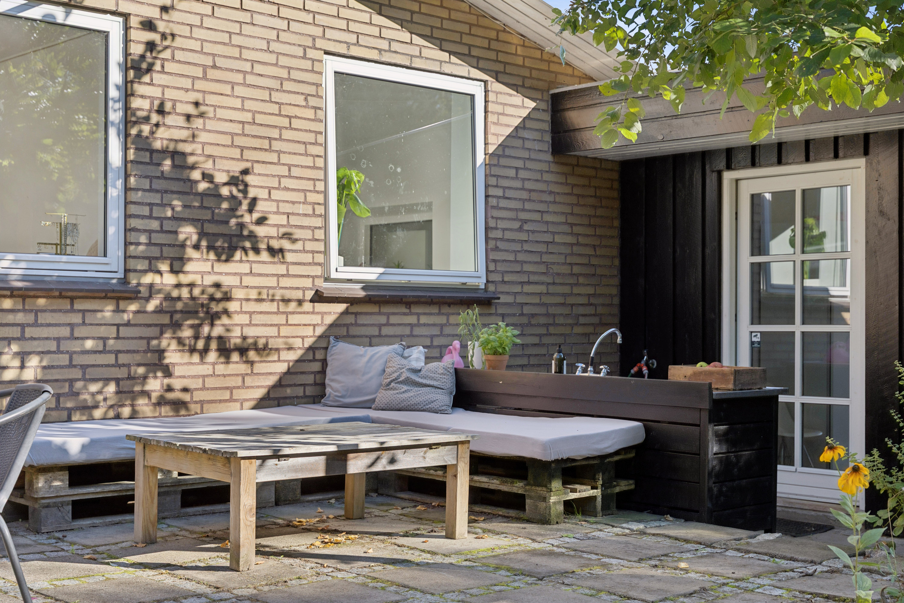 Fremhævet terrasse billede i fuldskærmstilstand. Billede af Safirvej 10, 8541 Skødstrup