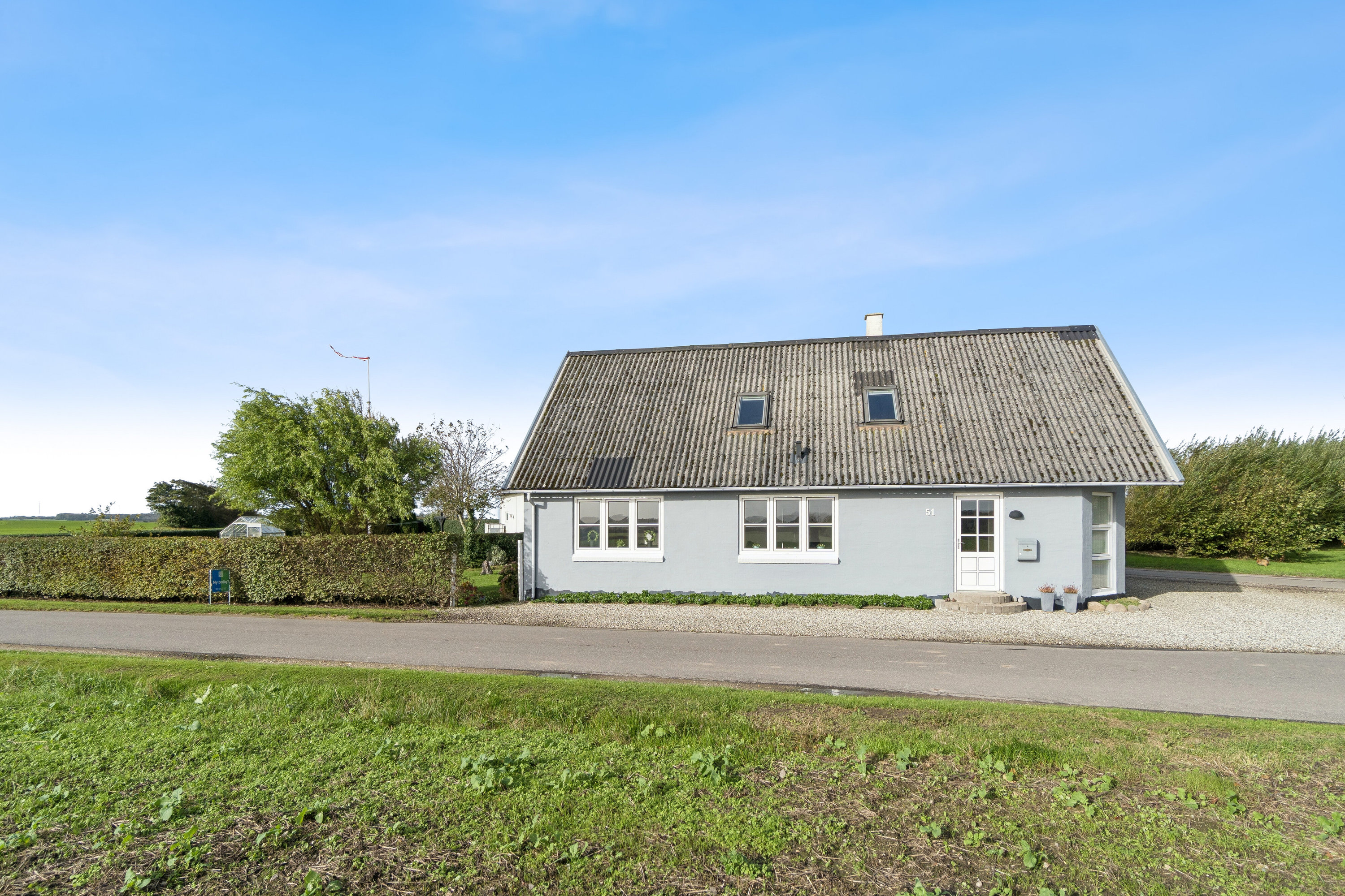 Fremhævet set fra vejen billede i fuldskærmstilstand. Billede af Gisselbækvej 51, Hørsted, 7752 Snedsted