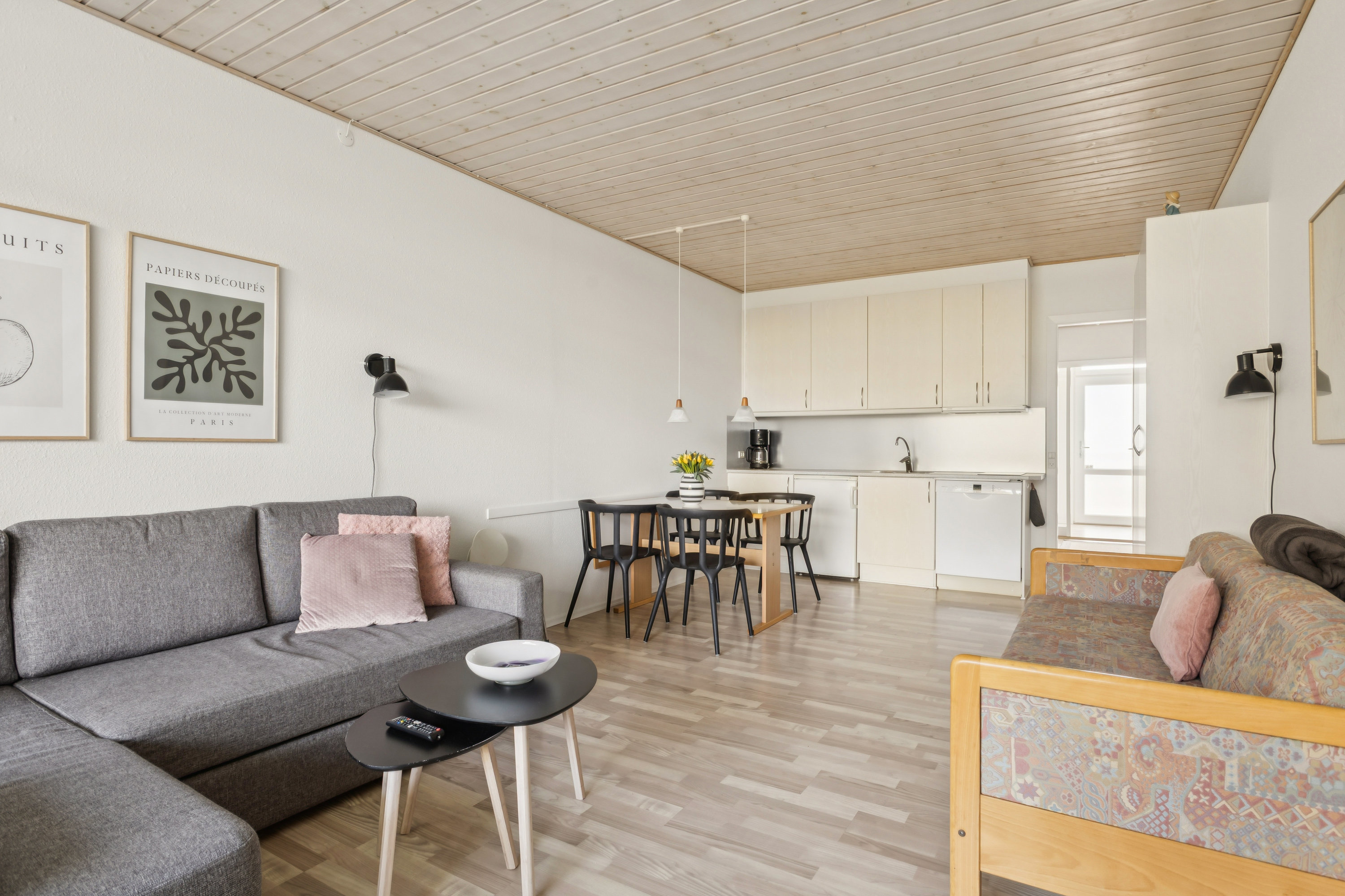 Fremhævet stue billede i fuldskærmstilstand. Billede af Fægangsvej 11D, st. 108., Bønnerup Strand, 8585 Glesborg