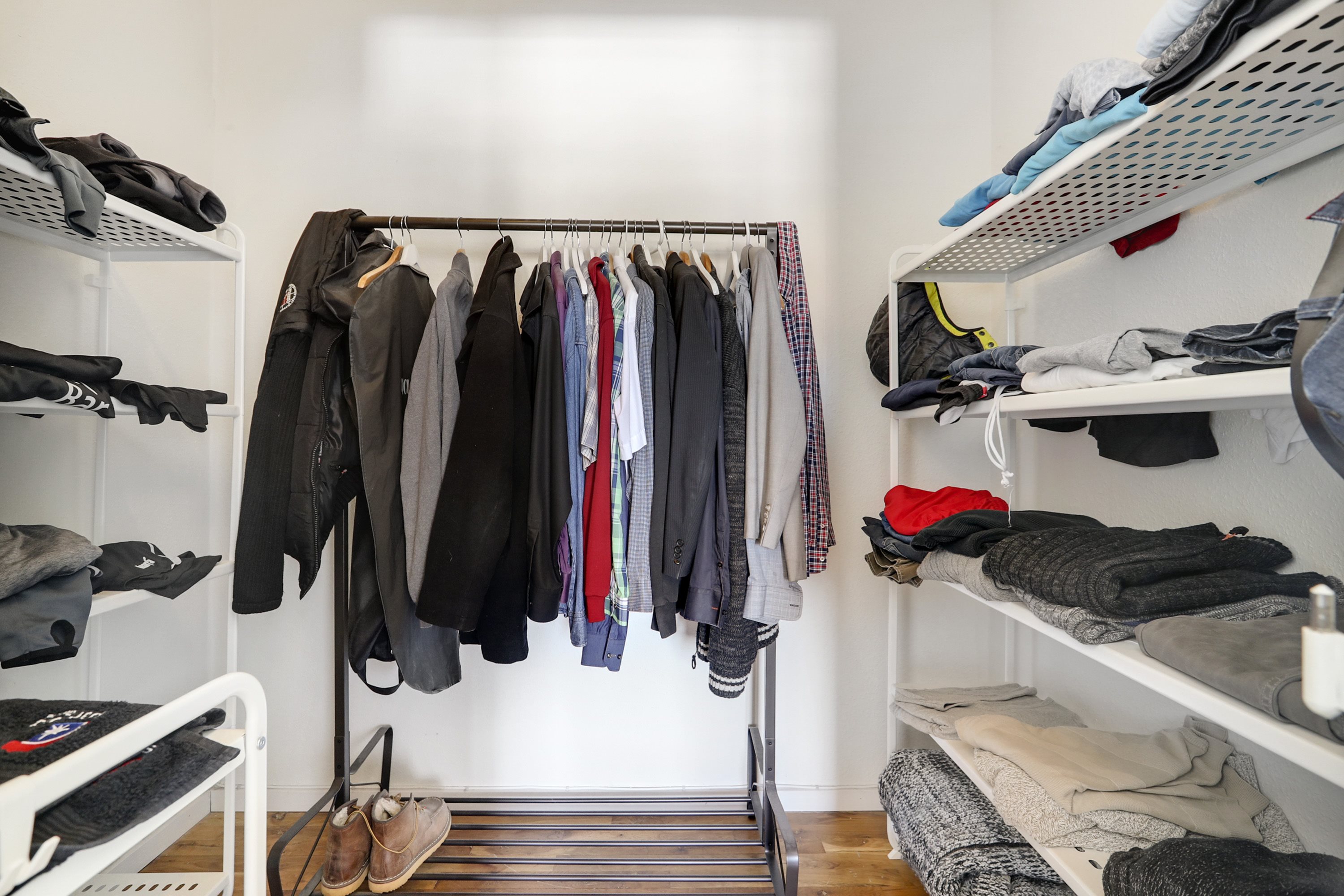 Fremhævet walkin closet billede i fuldskærmstilstand. Billede af Lindholmsvej 89D, 9400 Nørresundby