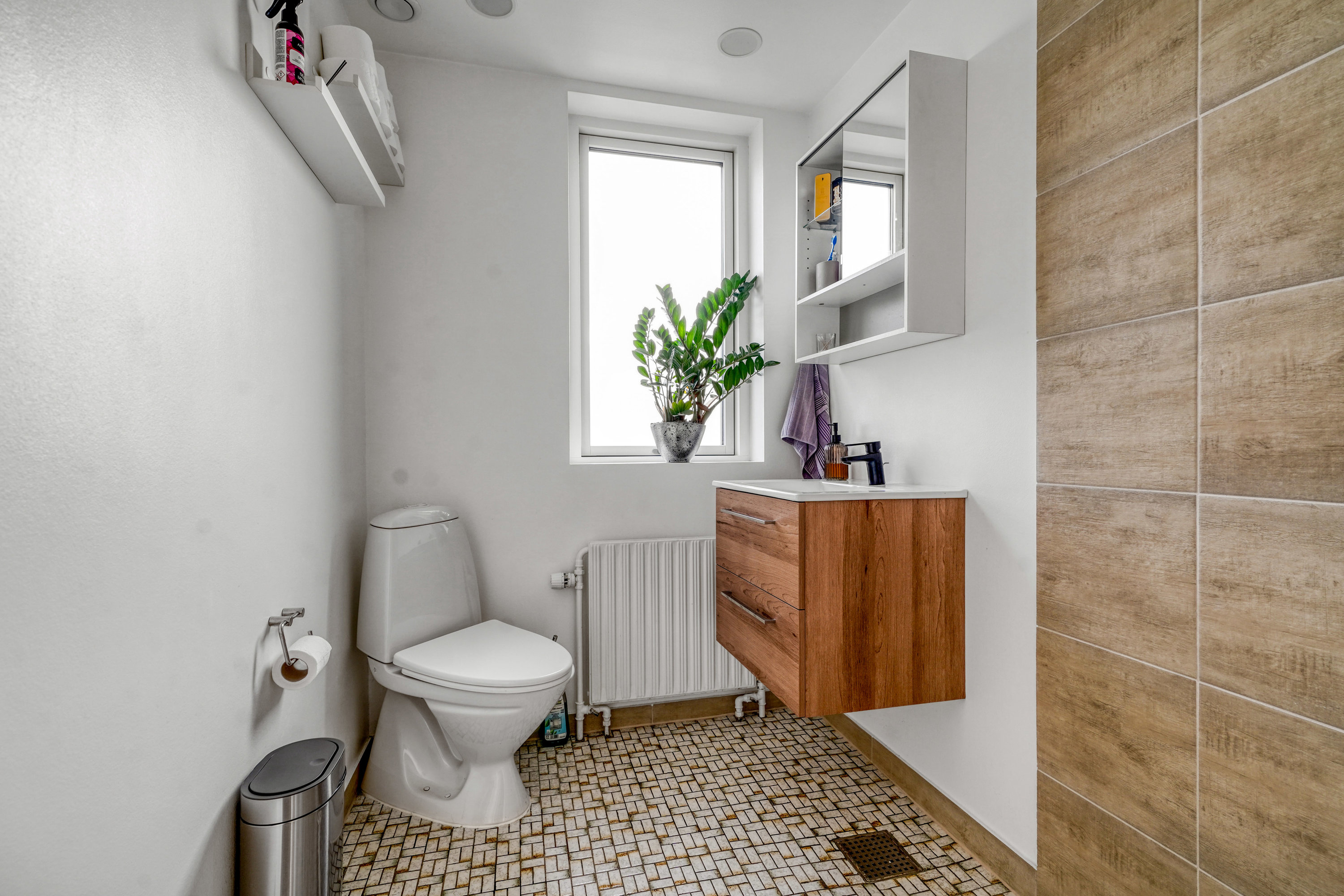 Fremhævet toilet billede i fuldskærmstilstand. Billede af Mølleløkken 4, Gamborg, 5500 Middelfart