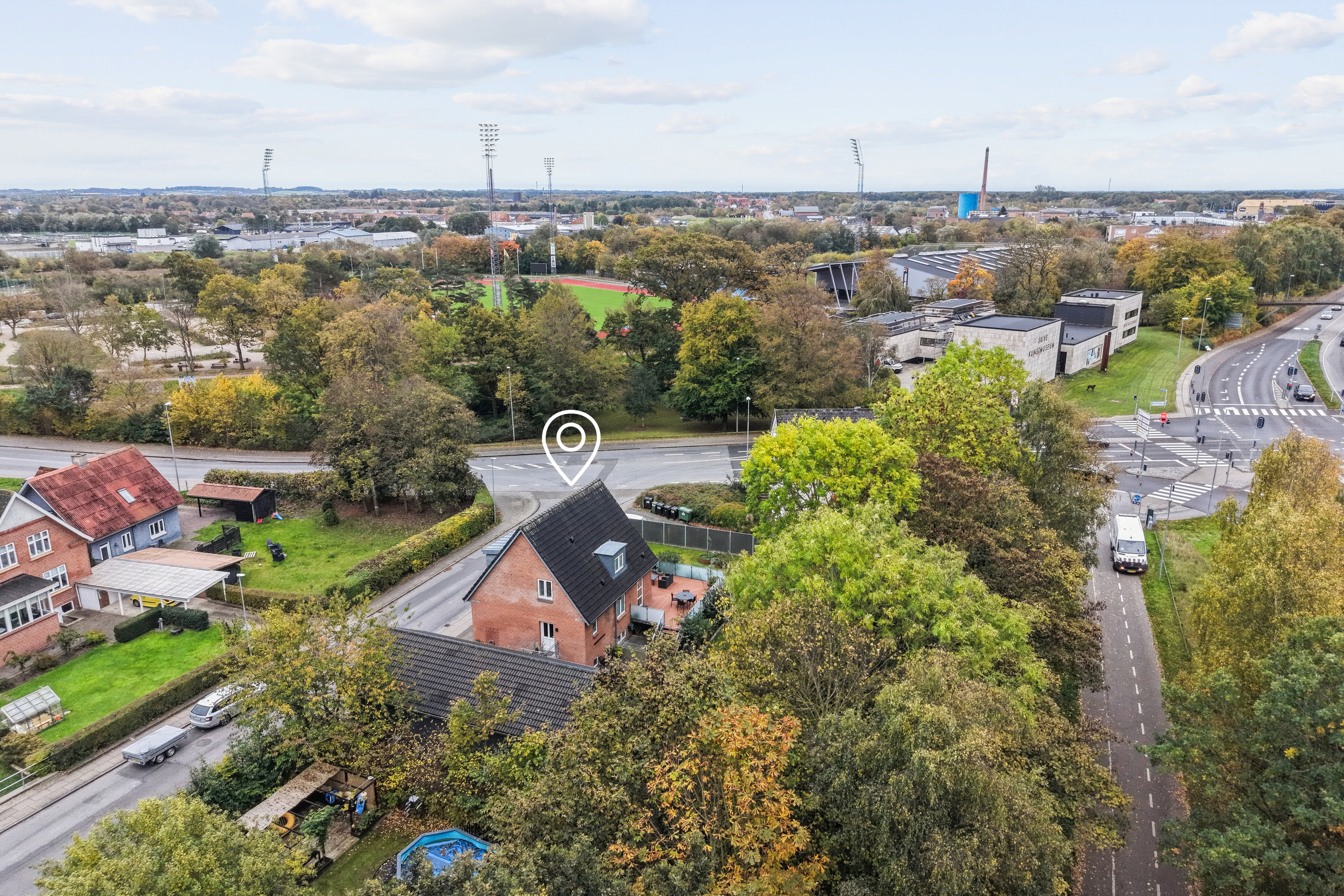Fremhævet luftfoto billede i fuldskærmstilstand. Billede af Skovbakken 1, 7800 Skive