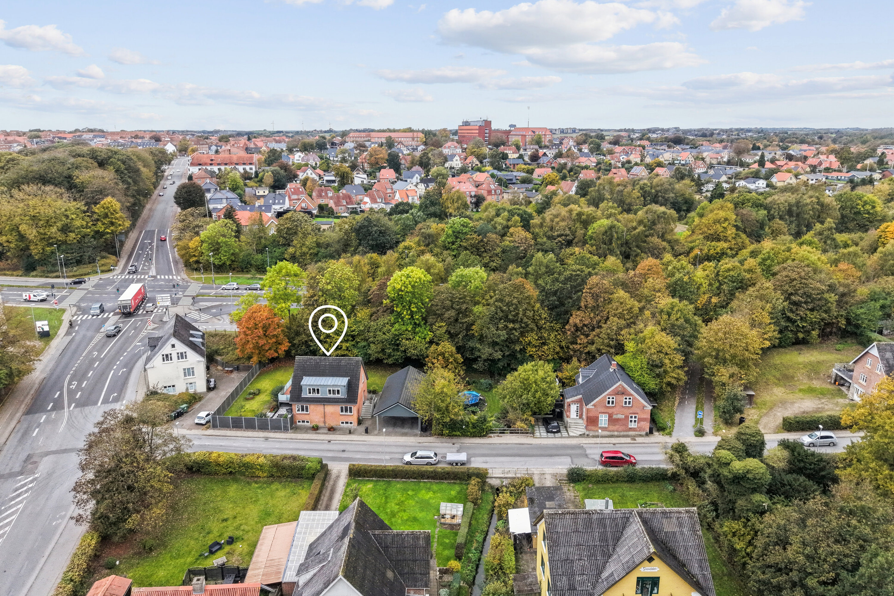 Fremhævet luftfoto billede i fuldskærmstilstand. Billede af Skovbakken 1, 7800 Skive