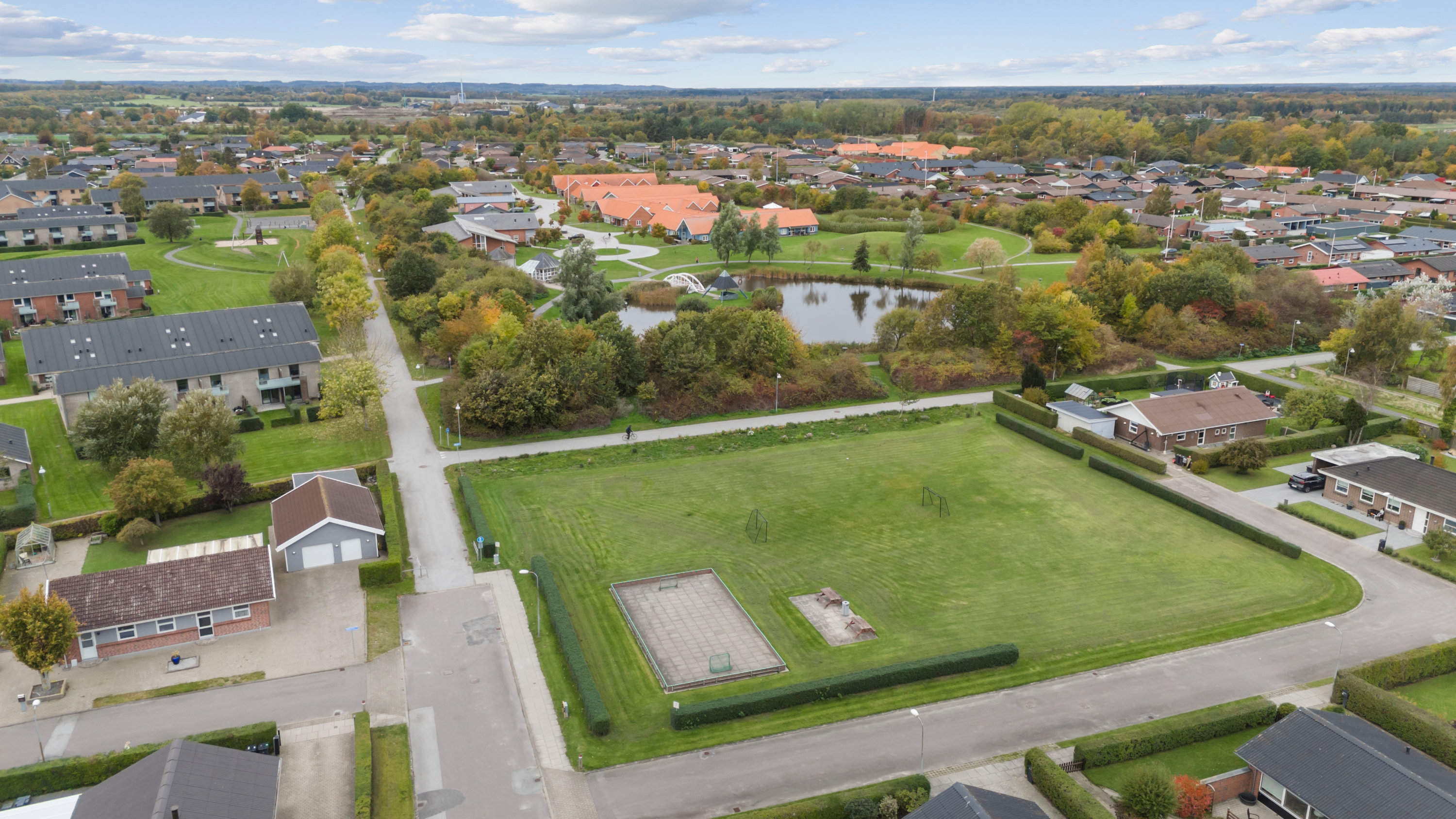 Fremhævet luftfoto billede i fuldskærmstilstand. Billede af Allingevej 5, 9900 Frederikshavn