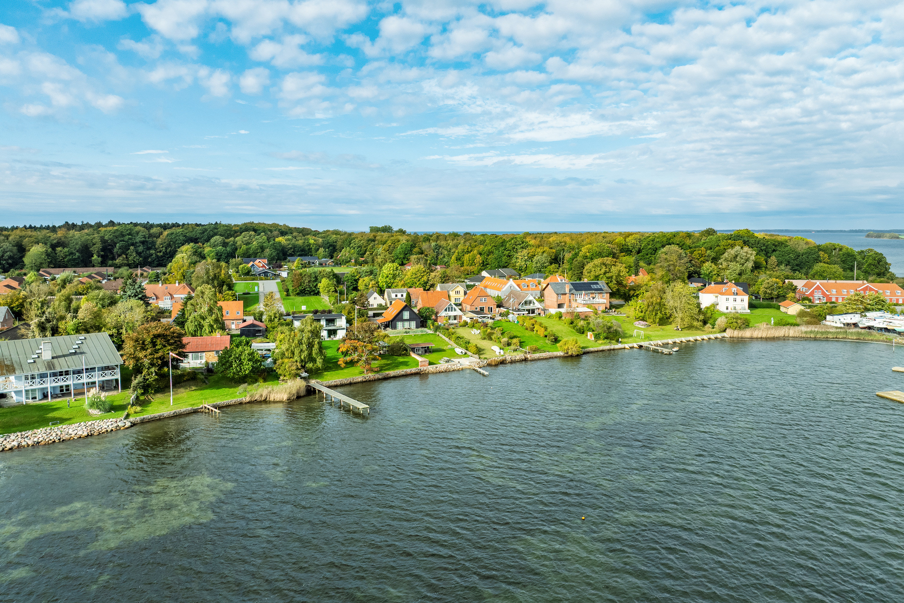 Fremhævet luftfoto billede i fuldskærmstilstand. Billede af Guldborgvej 334, Guldborg, 4862 Guldborg