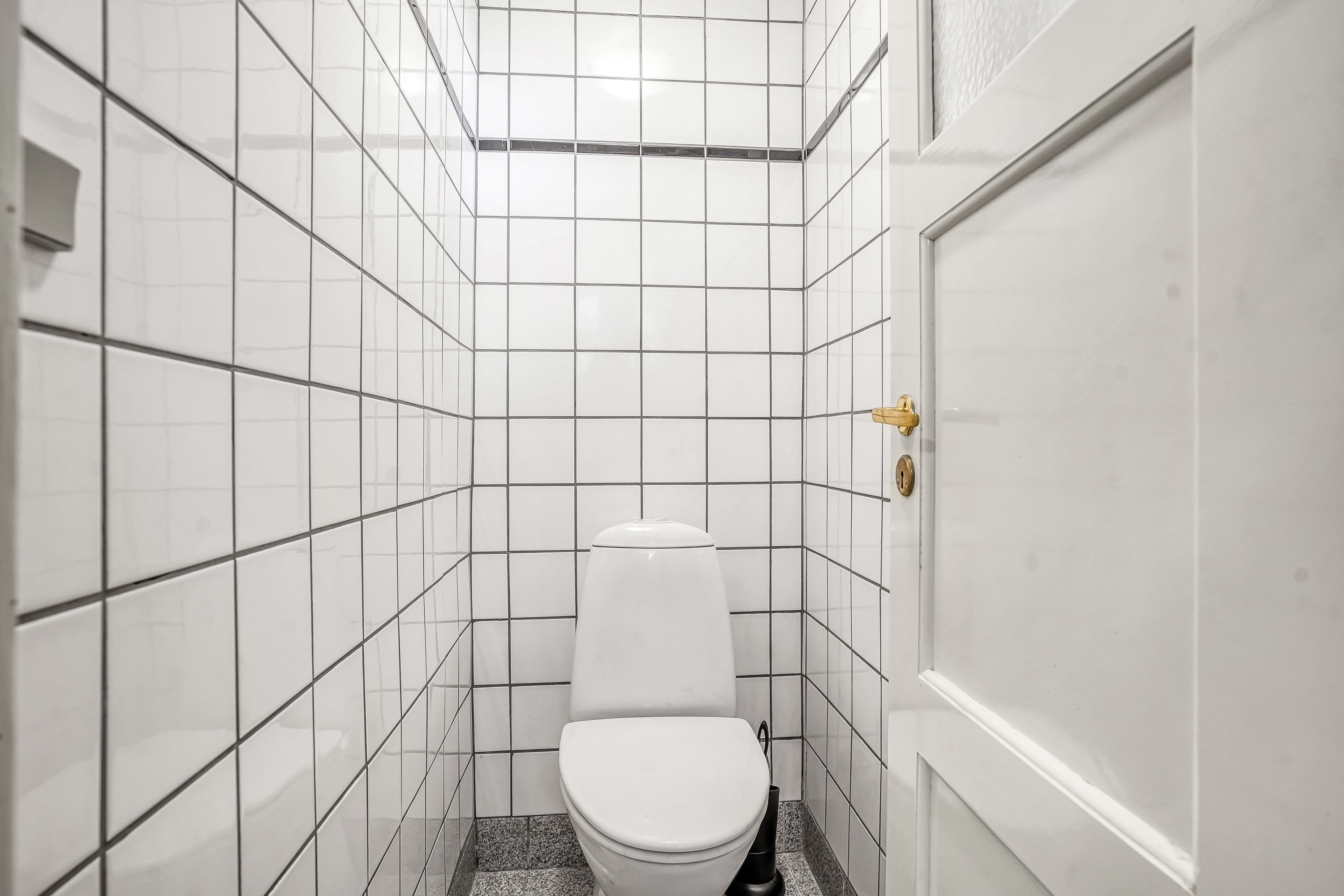 Fremhævet toilet billede i fuldskærmstilstand. Billede af Kaalundsvej 31, 5230 Odense M