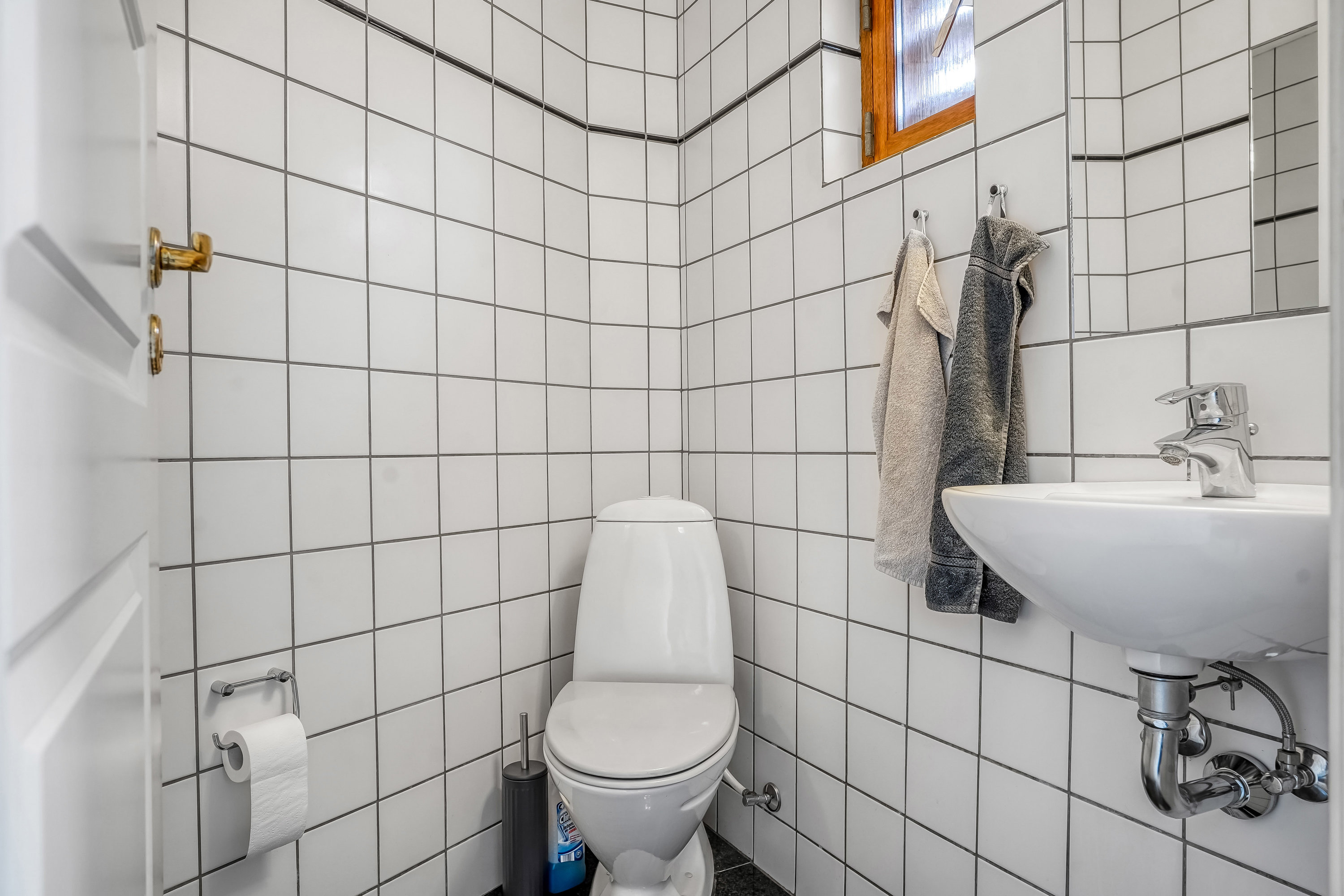 Fremhævet toilet billede i fuldskærmstilstand. Billede af Kaalundsvej 31, 5230 Odense M