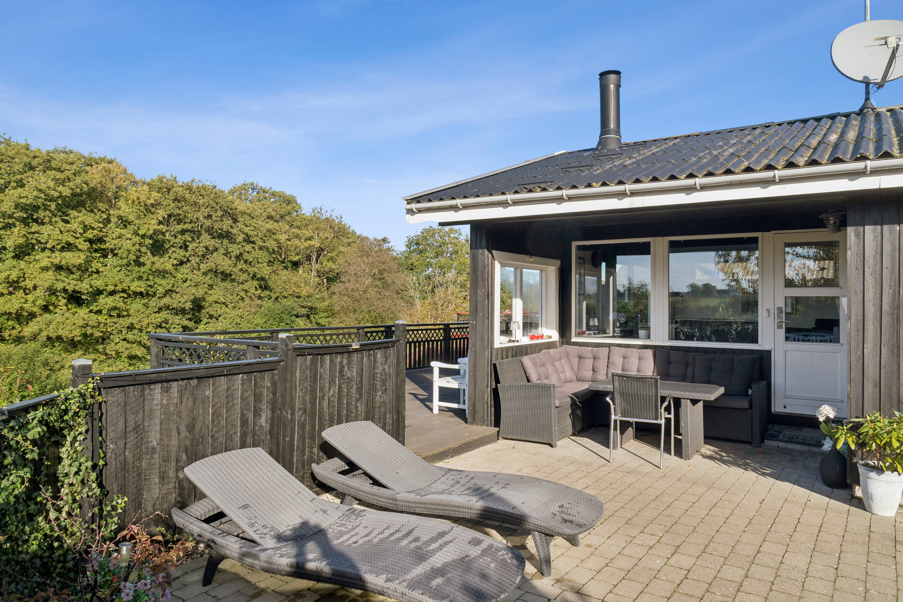 Fremhævet terrasse billede i fuldskærmstilstand. Billede af Ejbybrovej 14, Ejby, 4070 Kirke Hyllinge