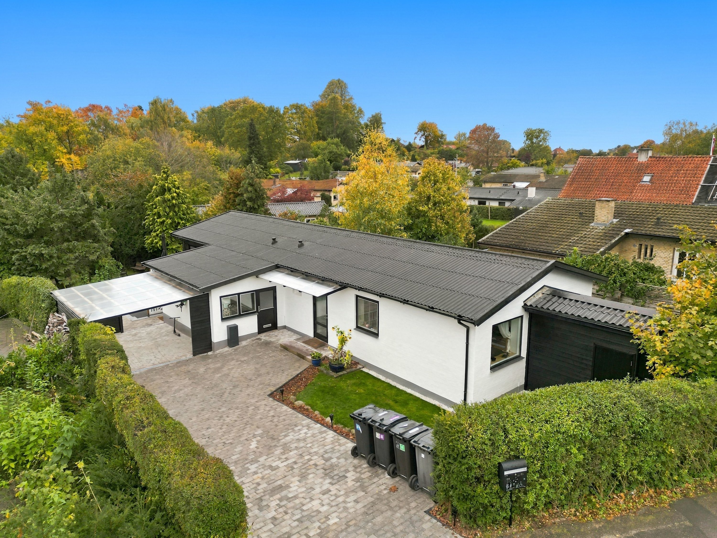 Fremhævet facade billede i fuldskærmstilstand. Billede af Gl. Holmegårdsvej 26, 3400 Hillerød