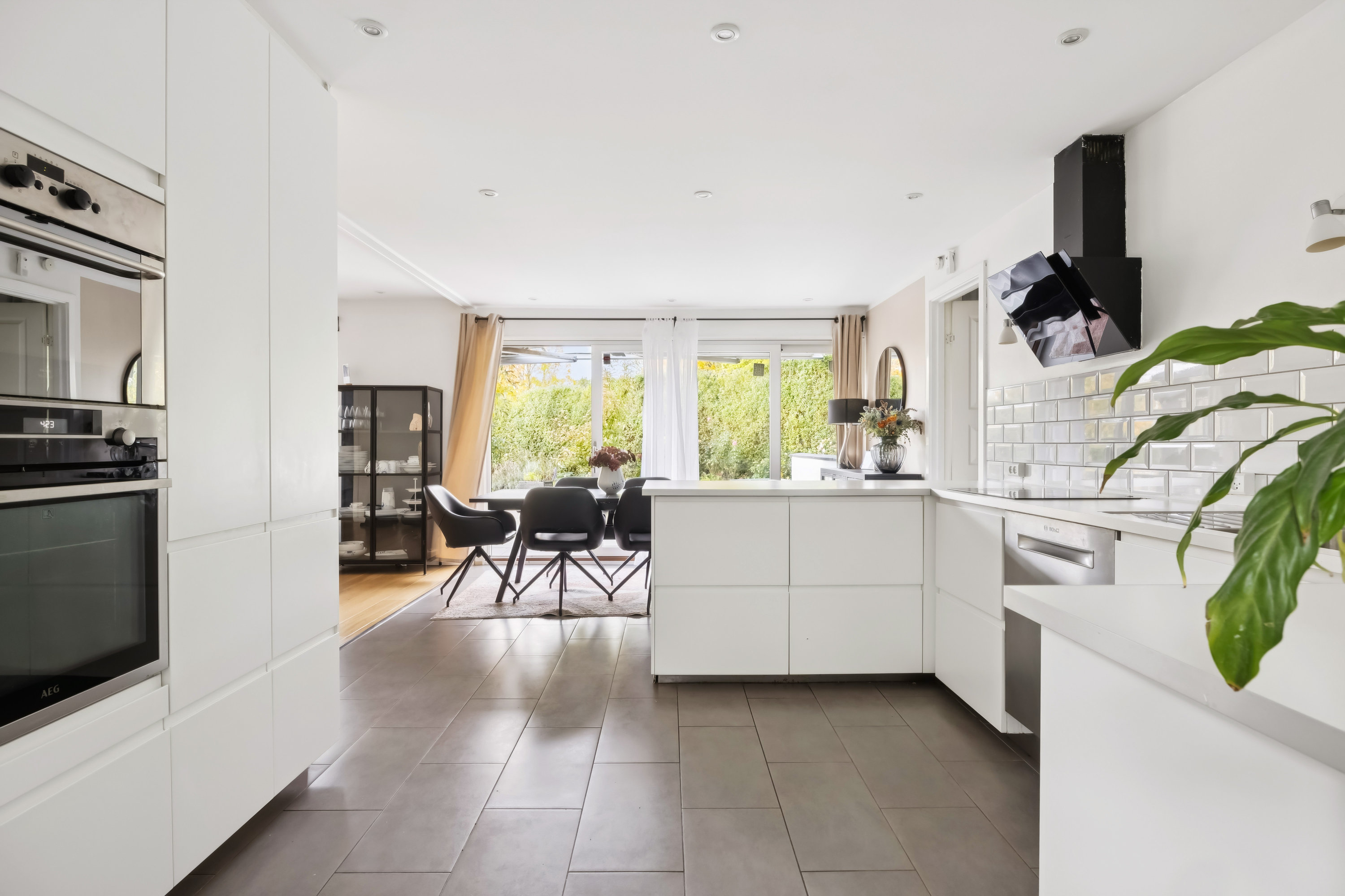 Fremhævet køkken billede i fuldskærmstilstand. Billede af Bastebjerg 4, 2690 Karlslunde