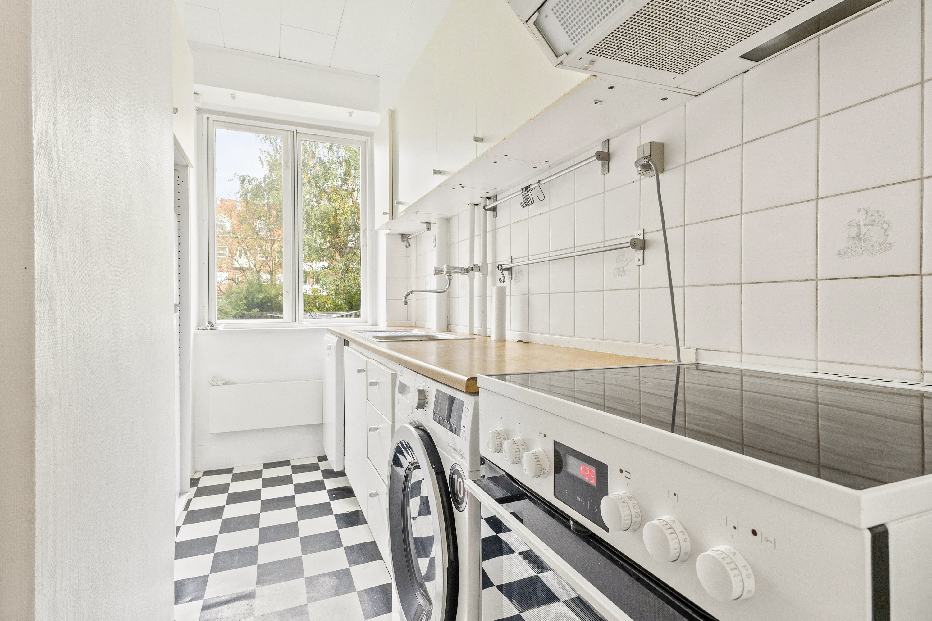 Fremhævet køkken billede i fuldskærmstilstand. Billede af Ordrup Jagtvej 42D, st. th., 2920 Charlottenlund