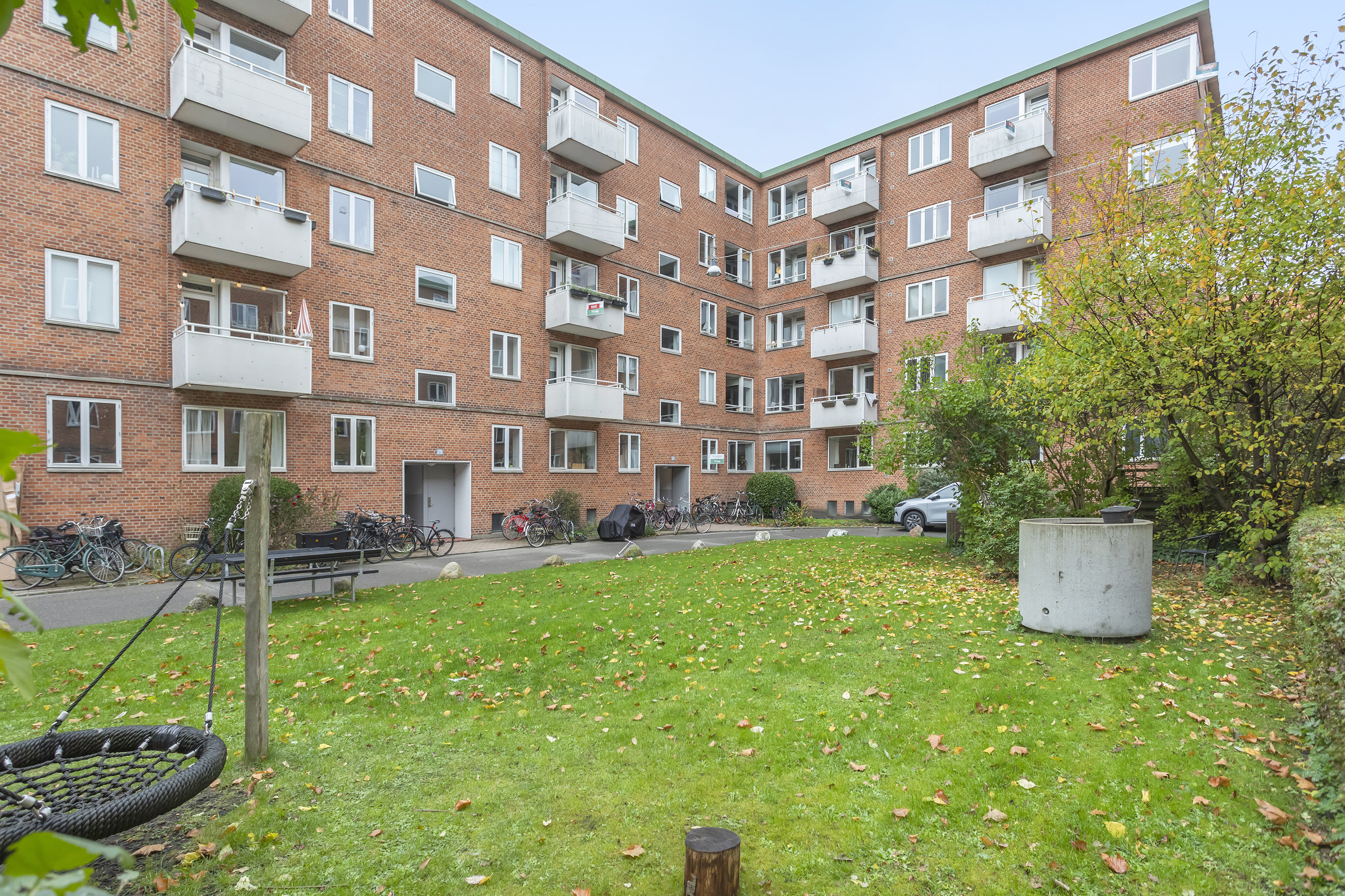 Fremhævet gårdmiljø billede i fuldskærmstilstand. Billede af Ålandsgade 18, st. mf., 2300 København S