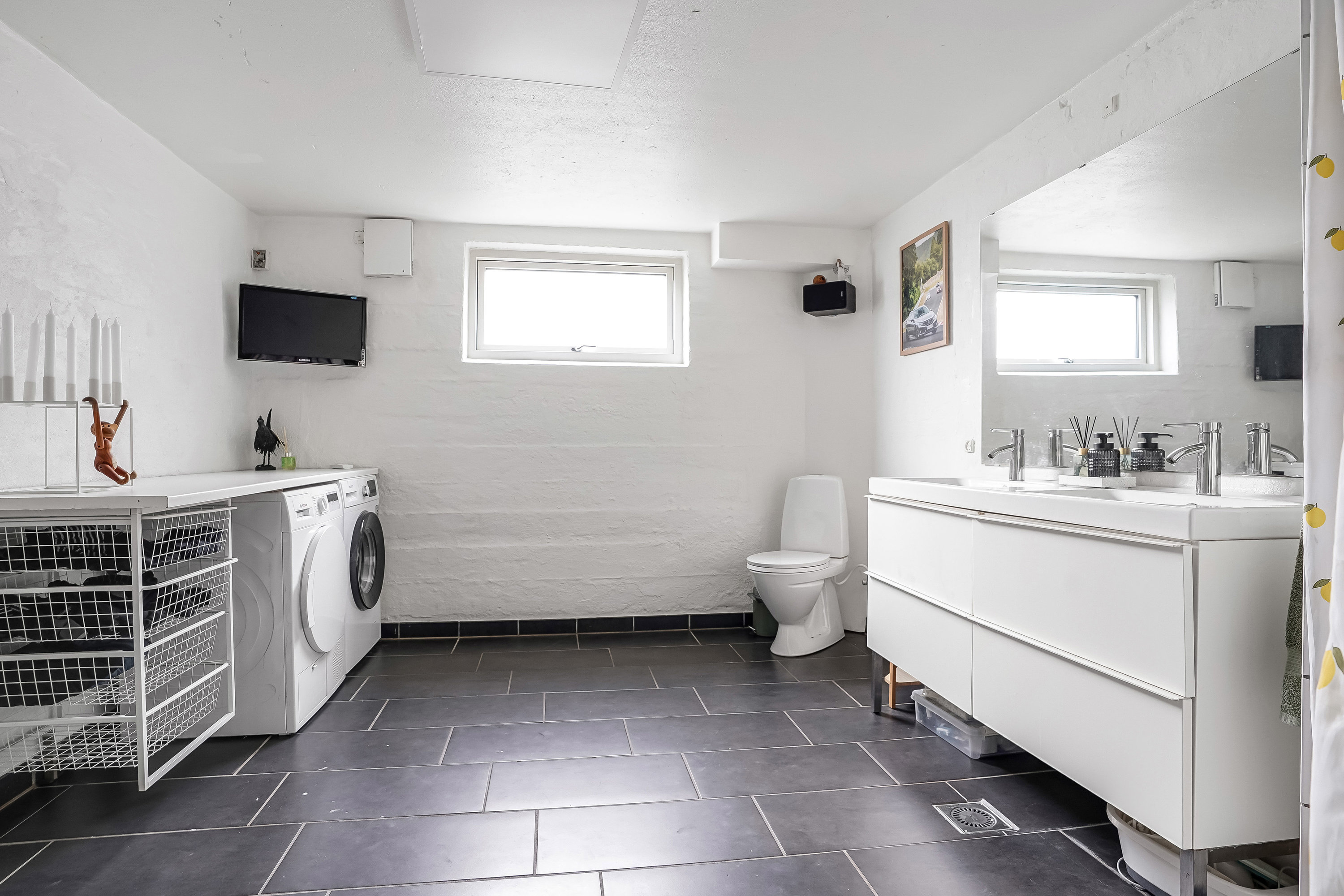Fremhævet toilet billede i fuldskærmstilstand. Billede af Øster Alle 38, Strib, 5500 Middelfart