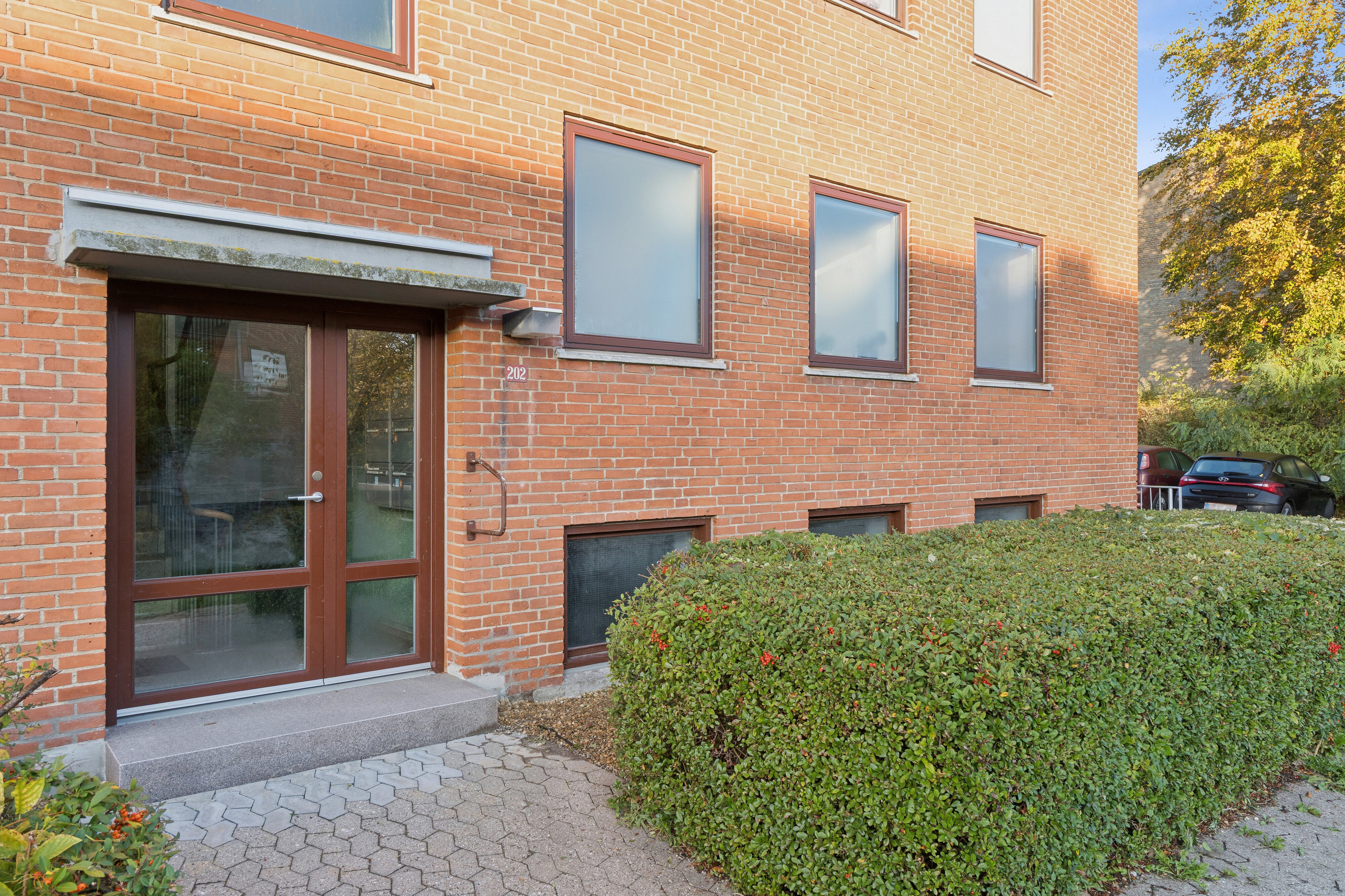 Fremhævet set fra vejen billede i fuldskærmstilstand. Billede af Rødovrevej 202, st. th., 2610 Rødovre