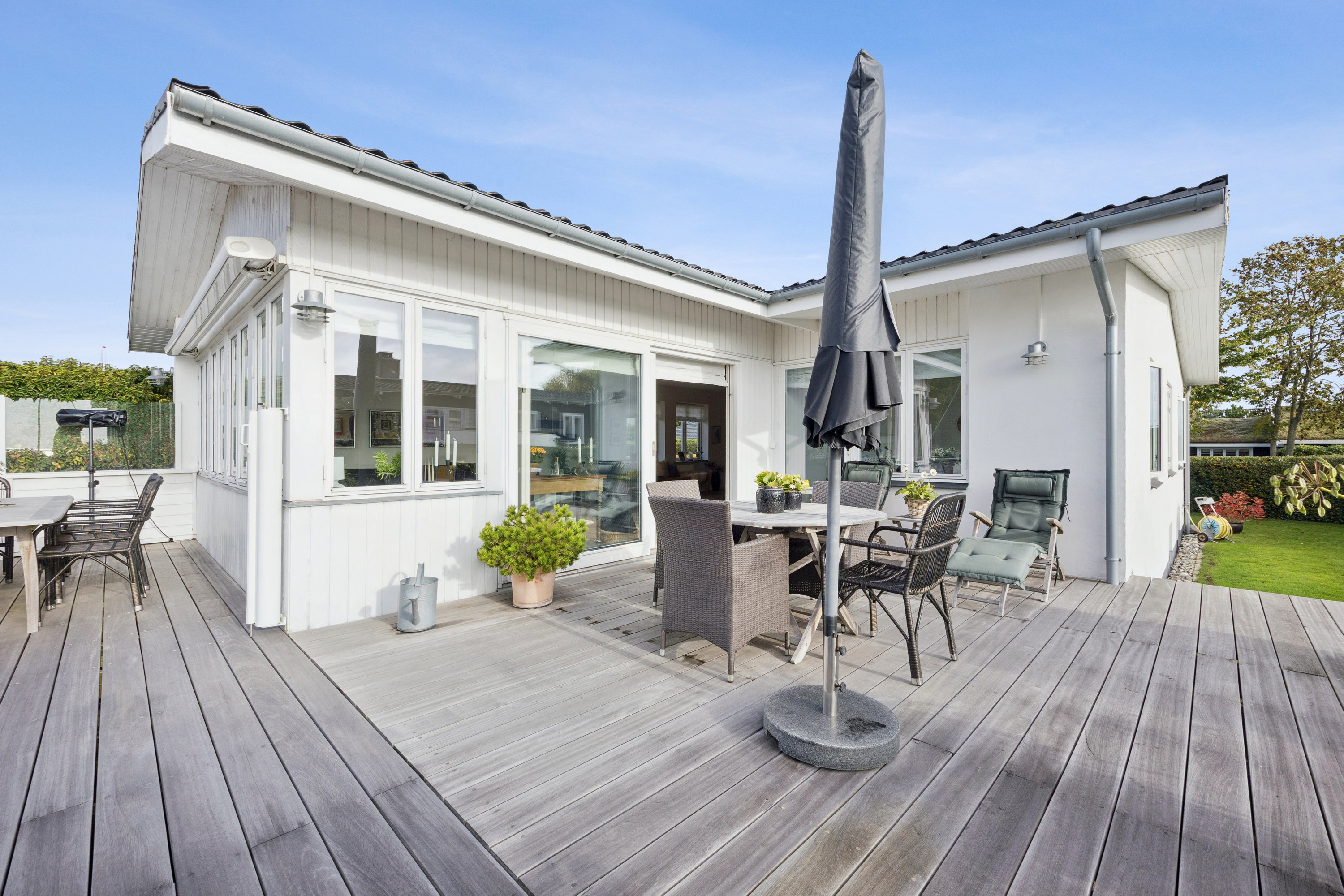 Fremhævet terrasse billede i fuldskærmstilstand. Billede af Søfrydsvej 5, 2670 Greve