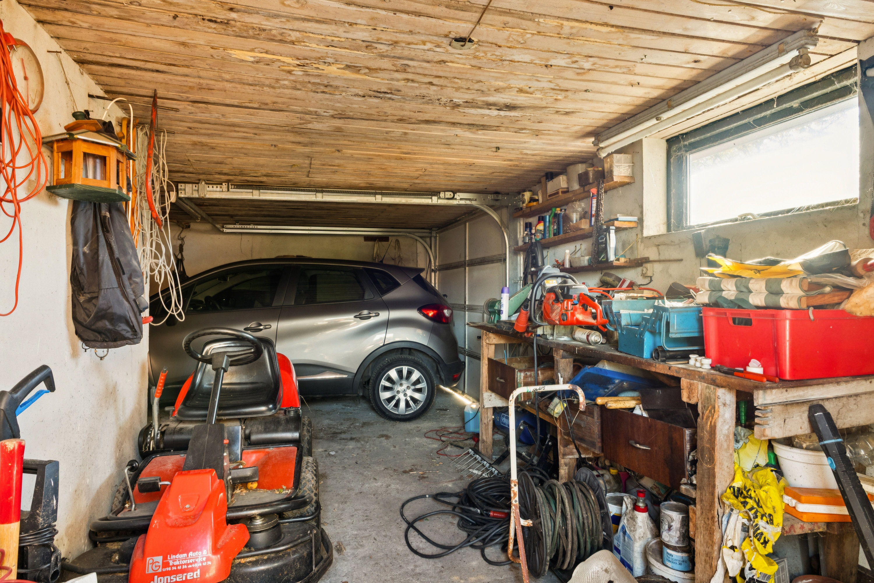 Fremhævet garage billede i fuldskærmstilstand. Billede af Sportsvej 1, Sønder Onsild Stationsby, 9500 Hobro