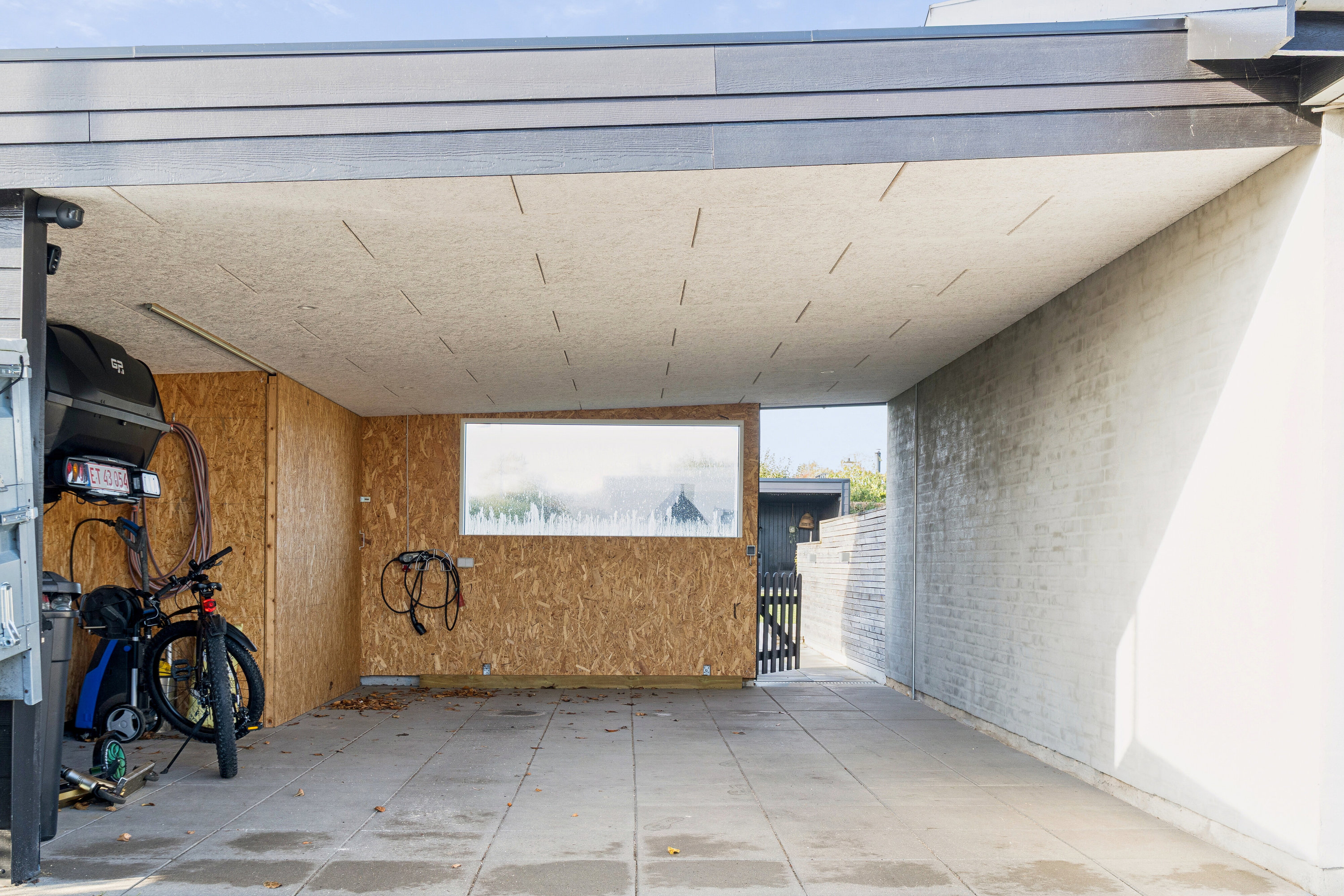 Fremhævet garage billede i fuldskærmstilstand. Billede af Hyllingeparken 48, 4070 Kirke Hyllinge