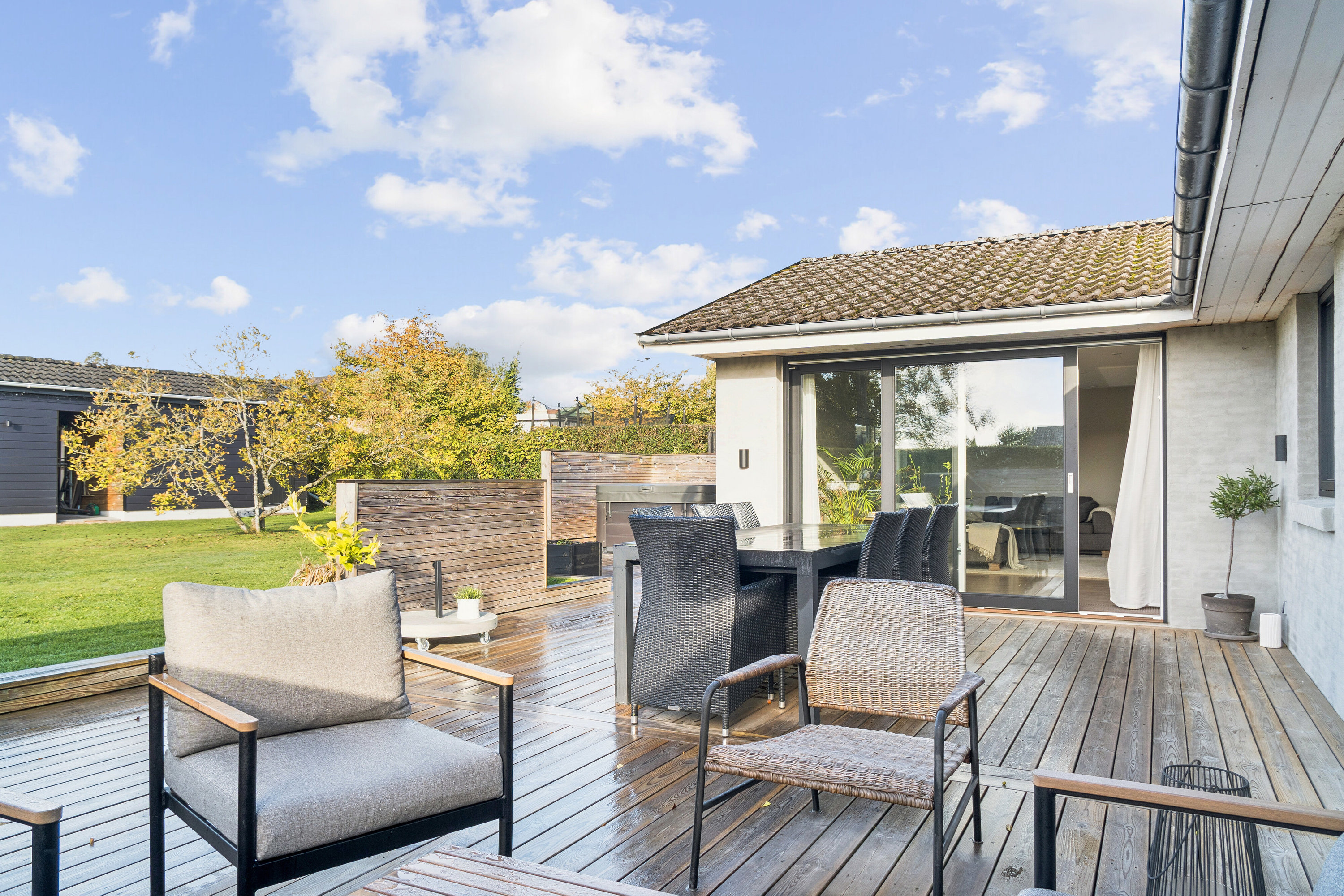 Fremhævet terrasse billede i fuldskærmstilstand. Billede af Hyllingeparken 48, 4070 Kirke Hyllinge