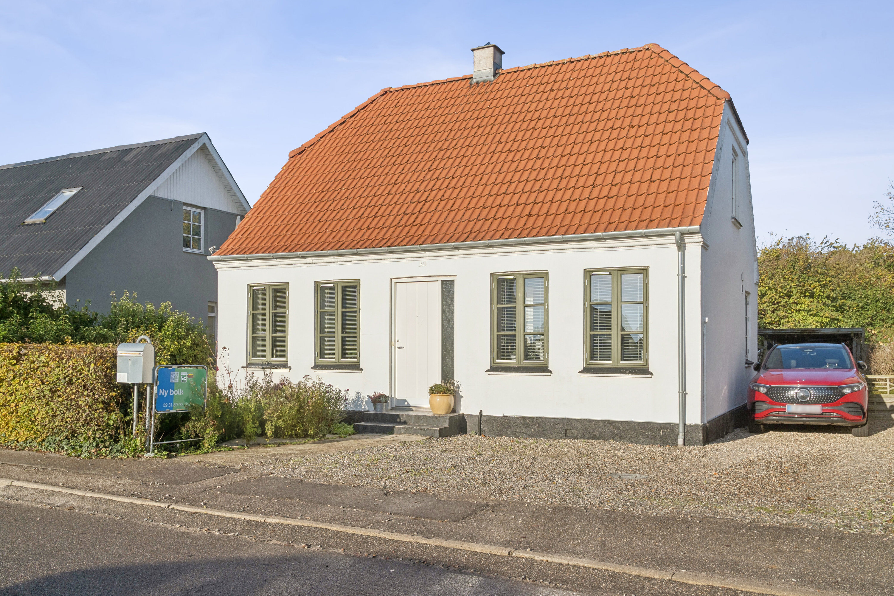 Fremhævet set fra vejen billede i fuldskærmstilstand. Billede af Nygade 24, 4560 Vig