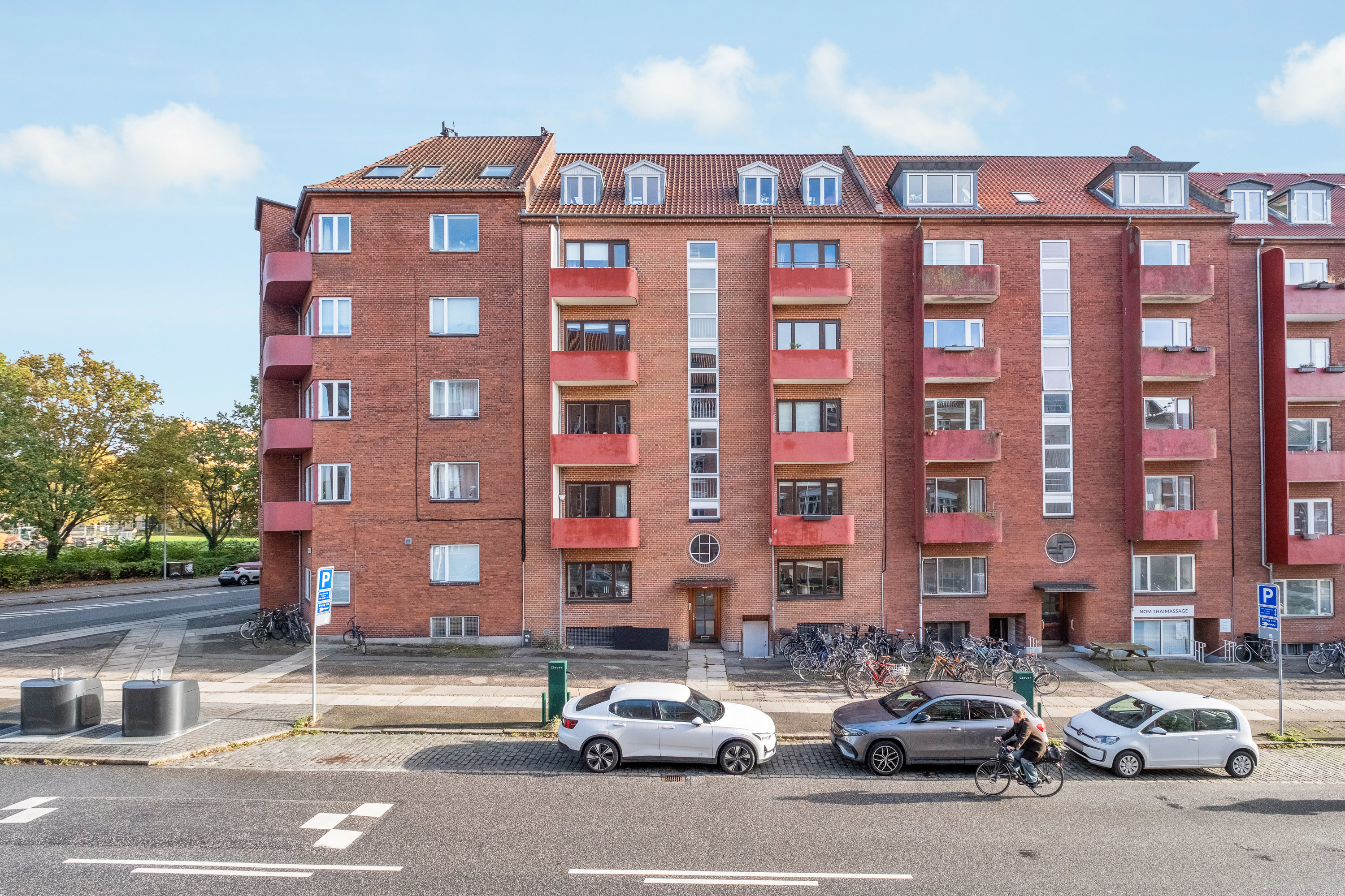 Fremhævet facade billede i fuldskærmstilstand. Billede af Ny Munkegade 94, 5., 8000 Aarhus C
