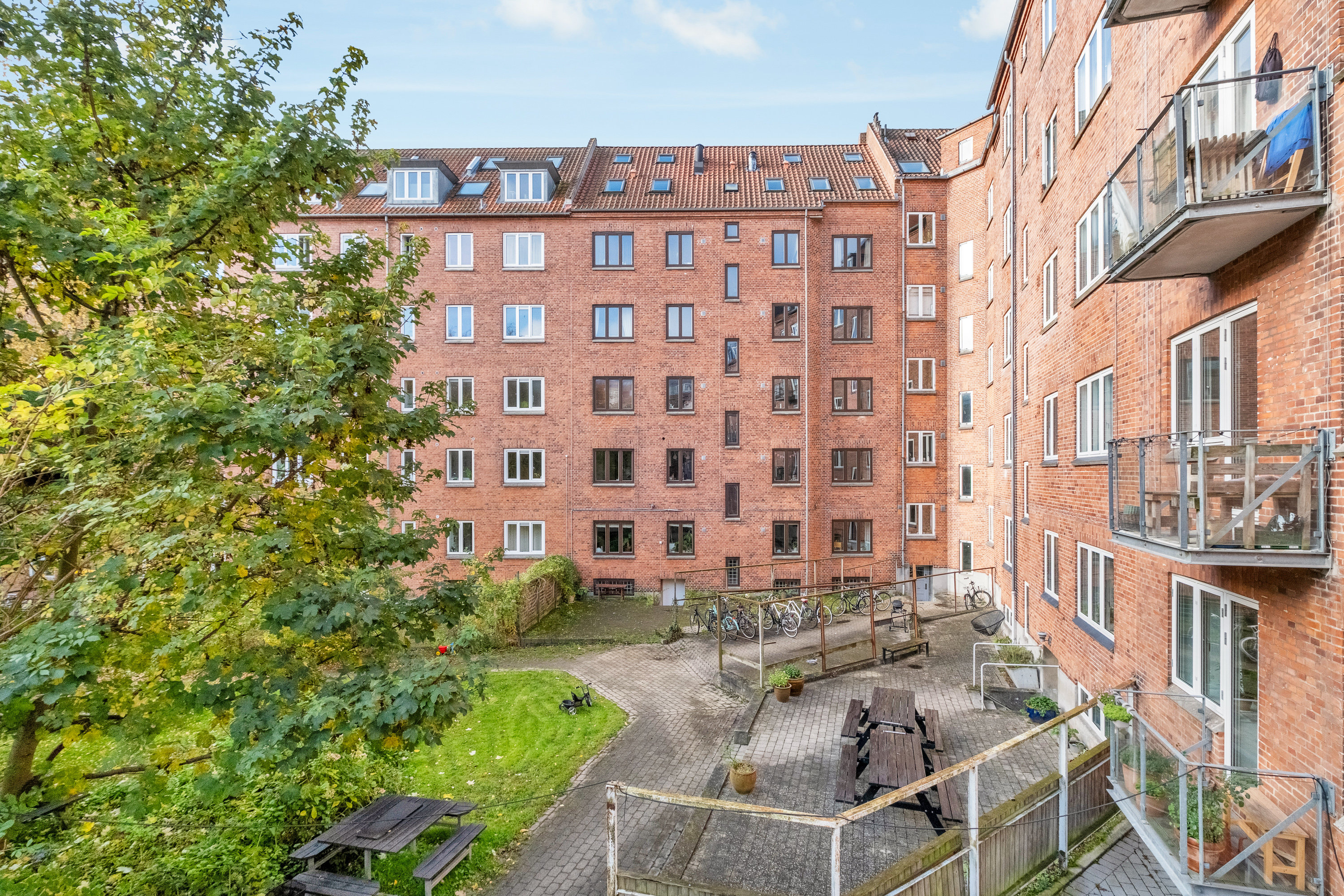 Fremhævet bag facade billede i fuldskærmstilstand. Billede af Ny Munkegade 94, 5., 8000 Aarhus C