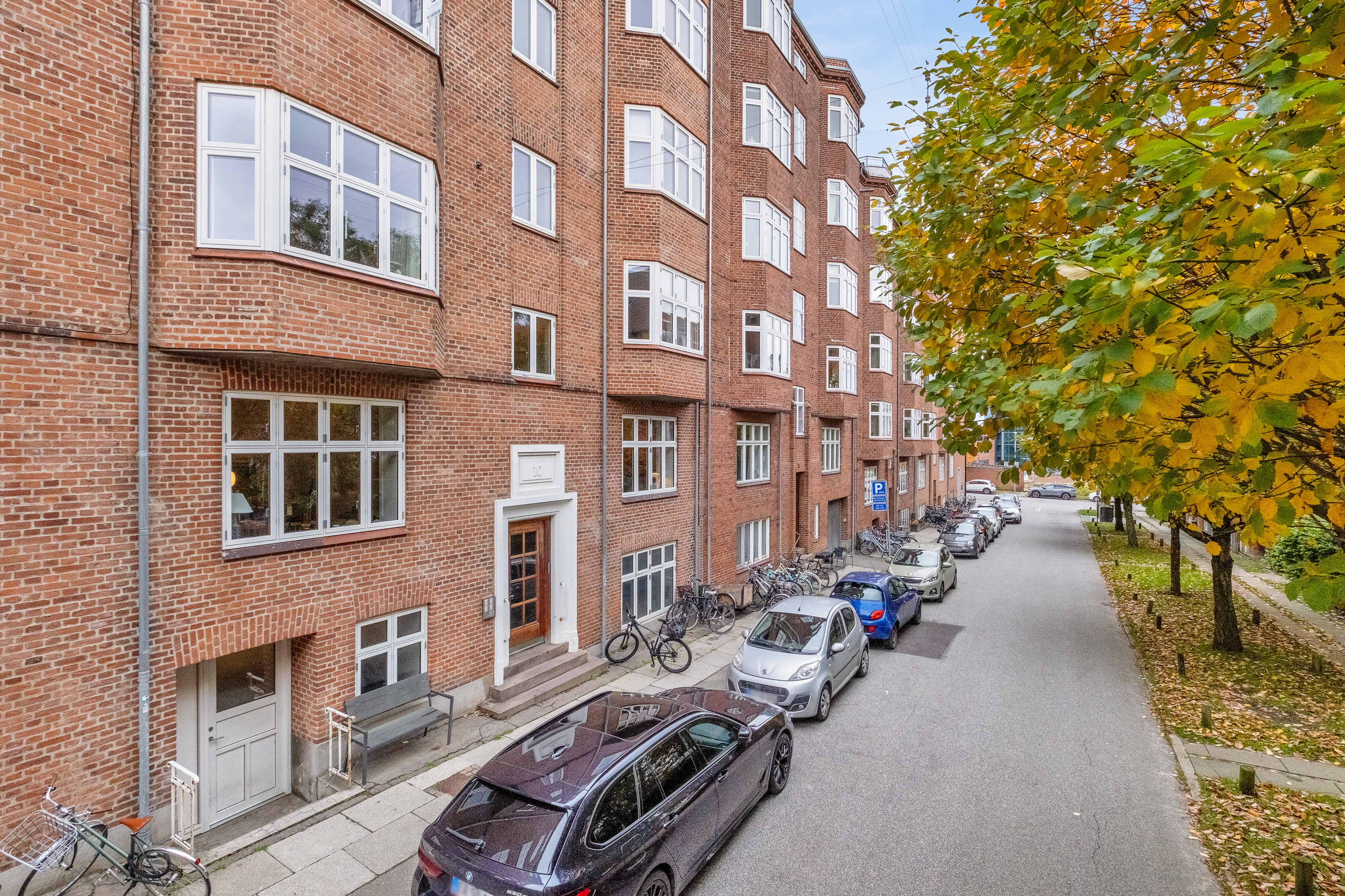 Fremhævet facade billede i fuldskærmstilstand. Billede af Skernvej 10, st. th., 8000 Aarhus C