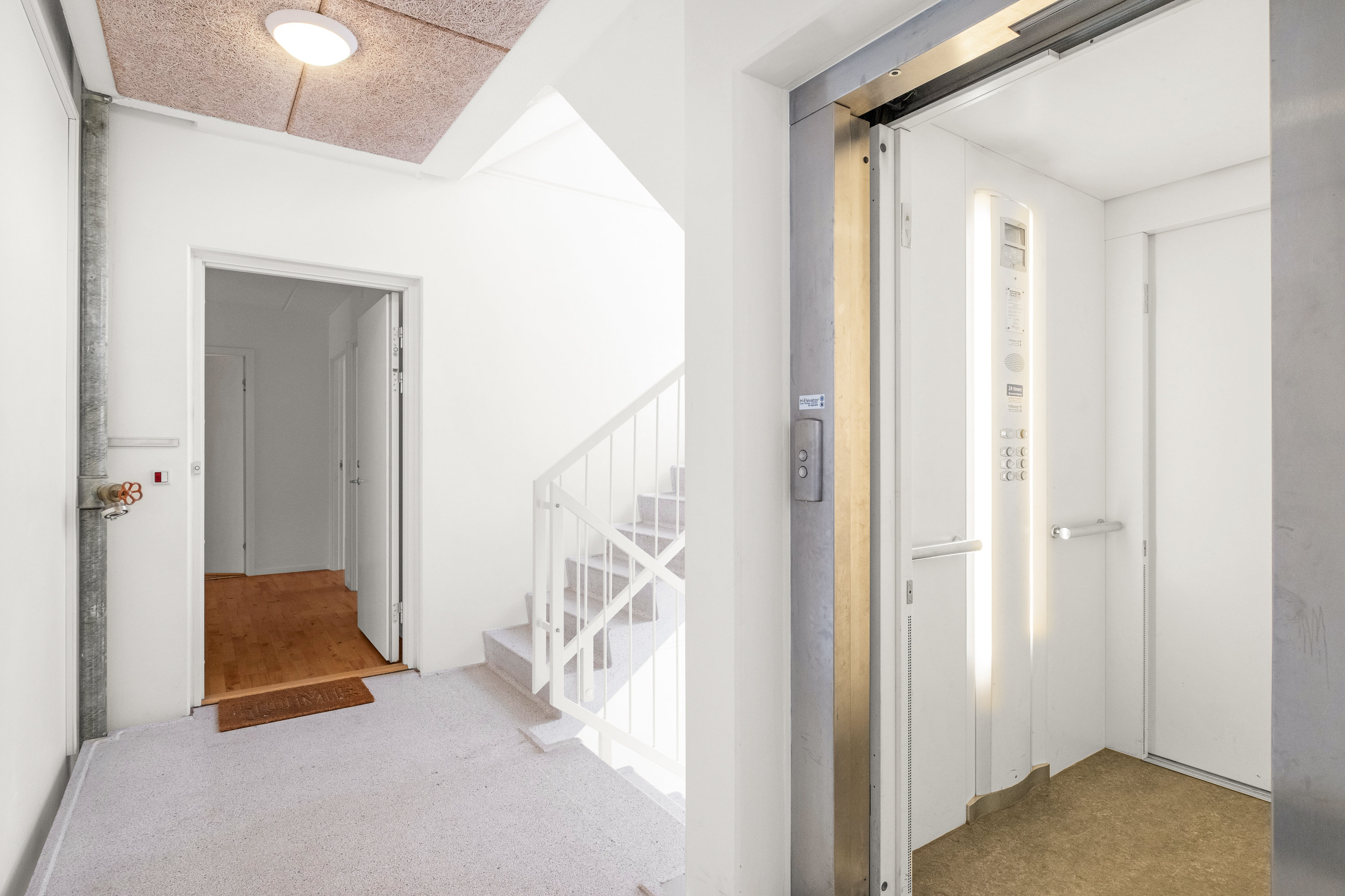 Fremhævet elevator billede i fuldskærmstilstand. Billede af Ryhavevej 3C, 1. th., Hasle, 8210 Aarhus V