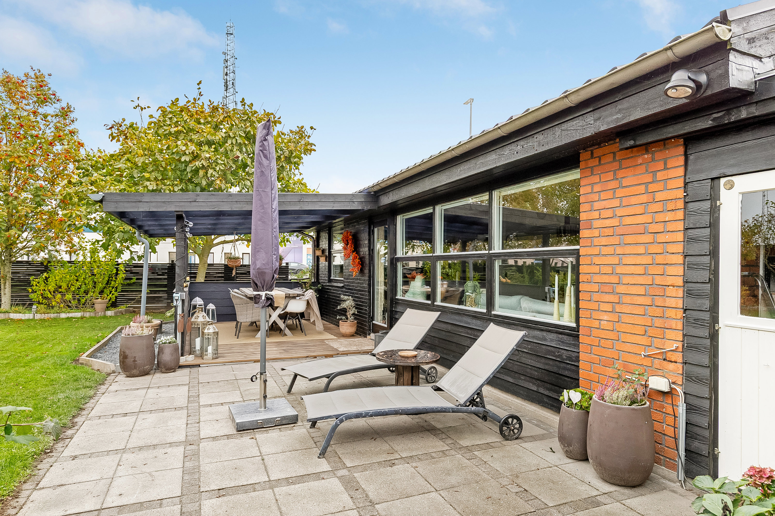 Fremhævet terrasse billede i fuldskærmstilstand. Billede af Solsortevej 39, 6000 Kolding