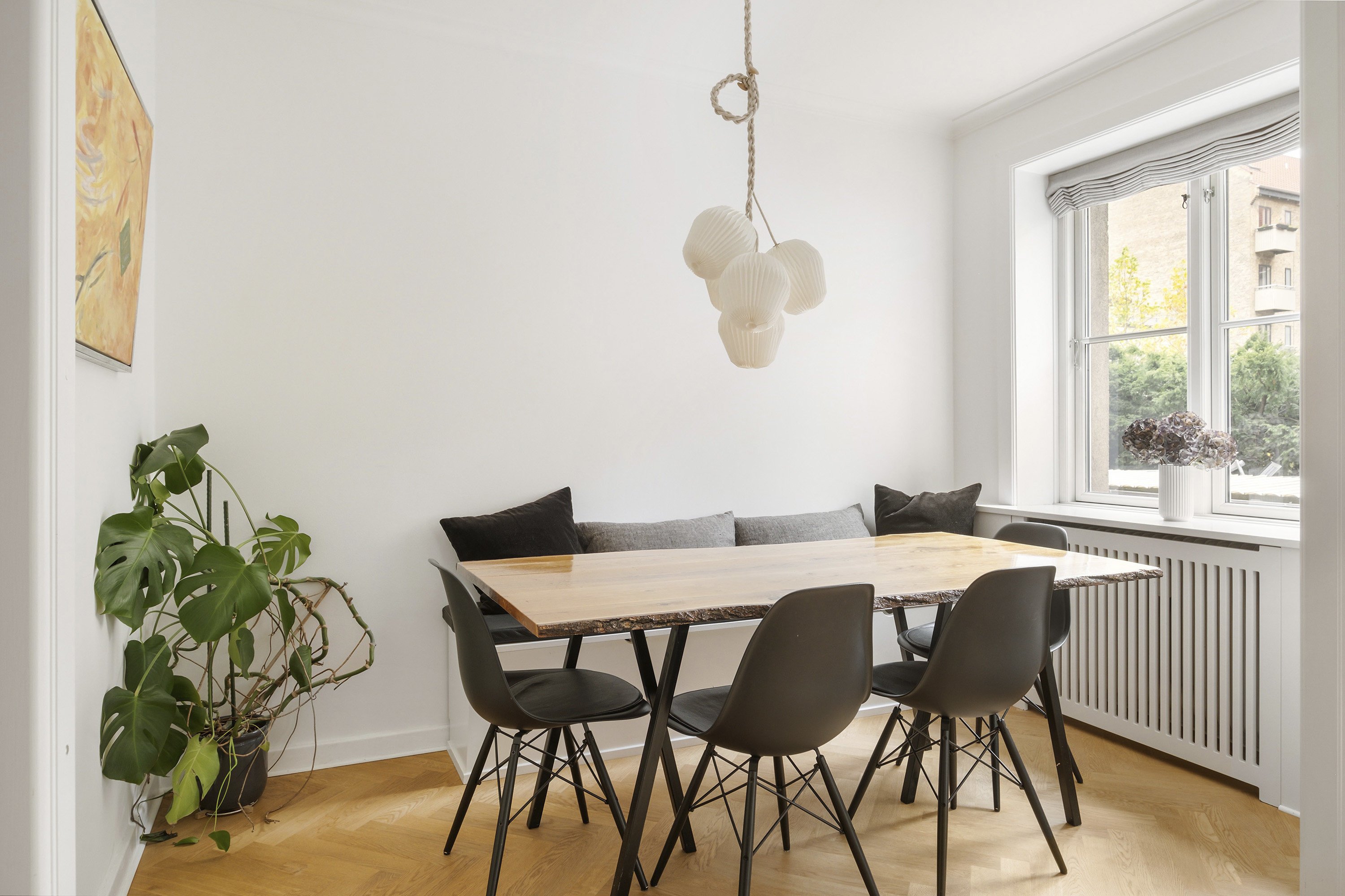 Fremhævet spisestue billede i fuldskærmstilstand. Billede af Jensløvs Tværvej 3A, st. th., 2920 Charlottenlund
