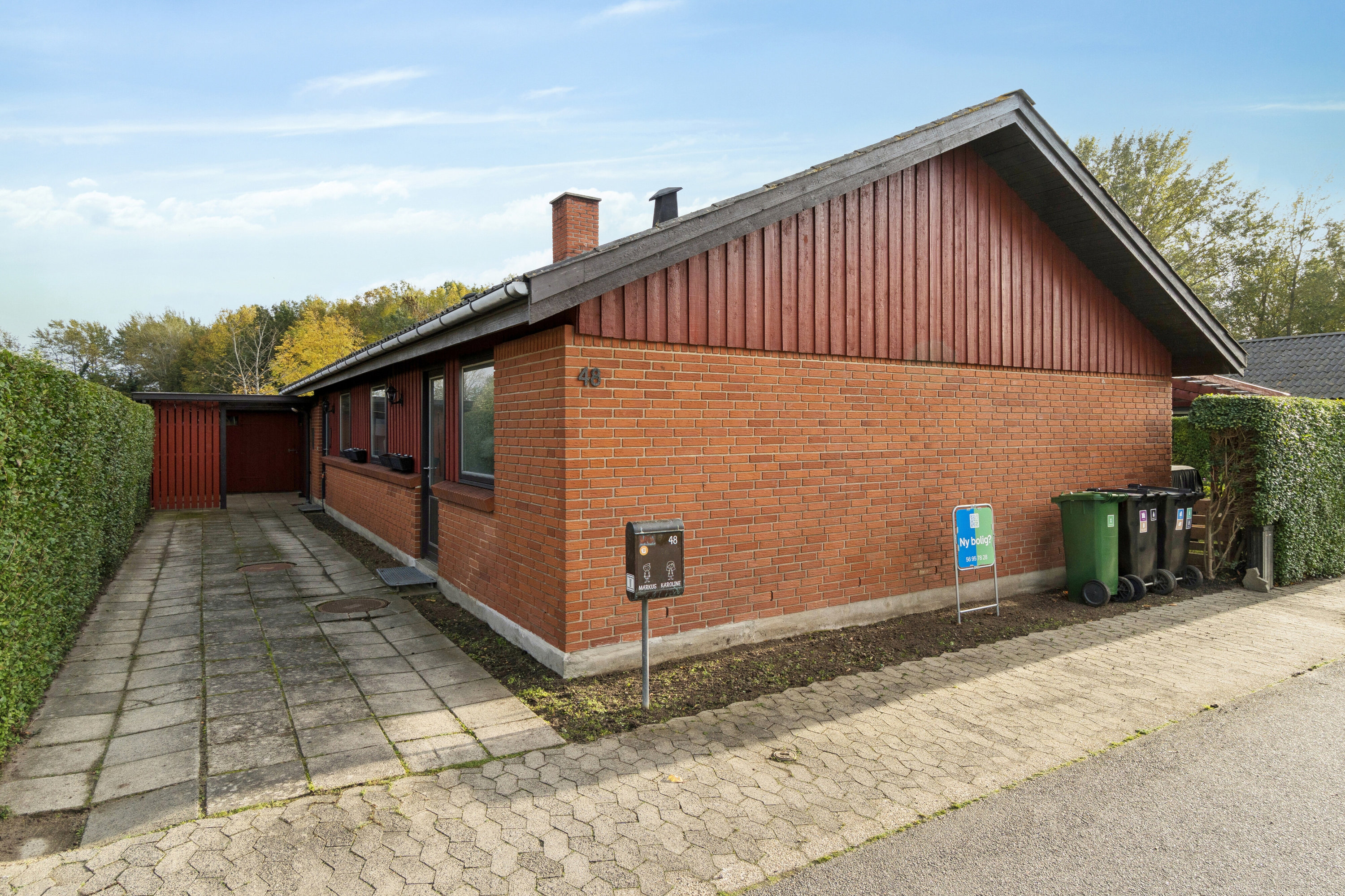 Fremhævet set fra vejen billede i fuldskærmstilstand. Billede af Peter Ipsens Vej 48, Rønne, 3700 Rønne