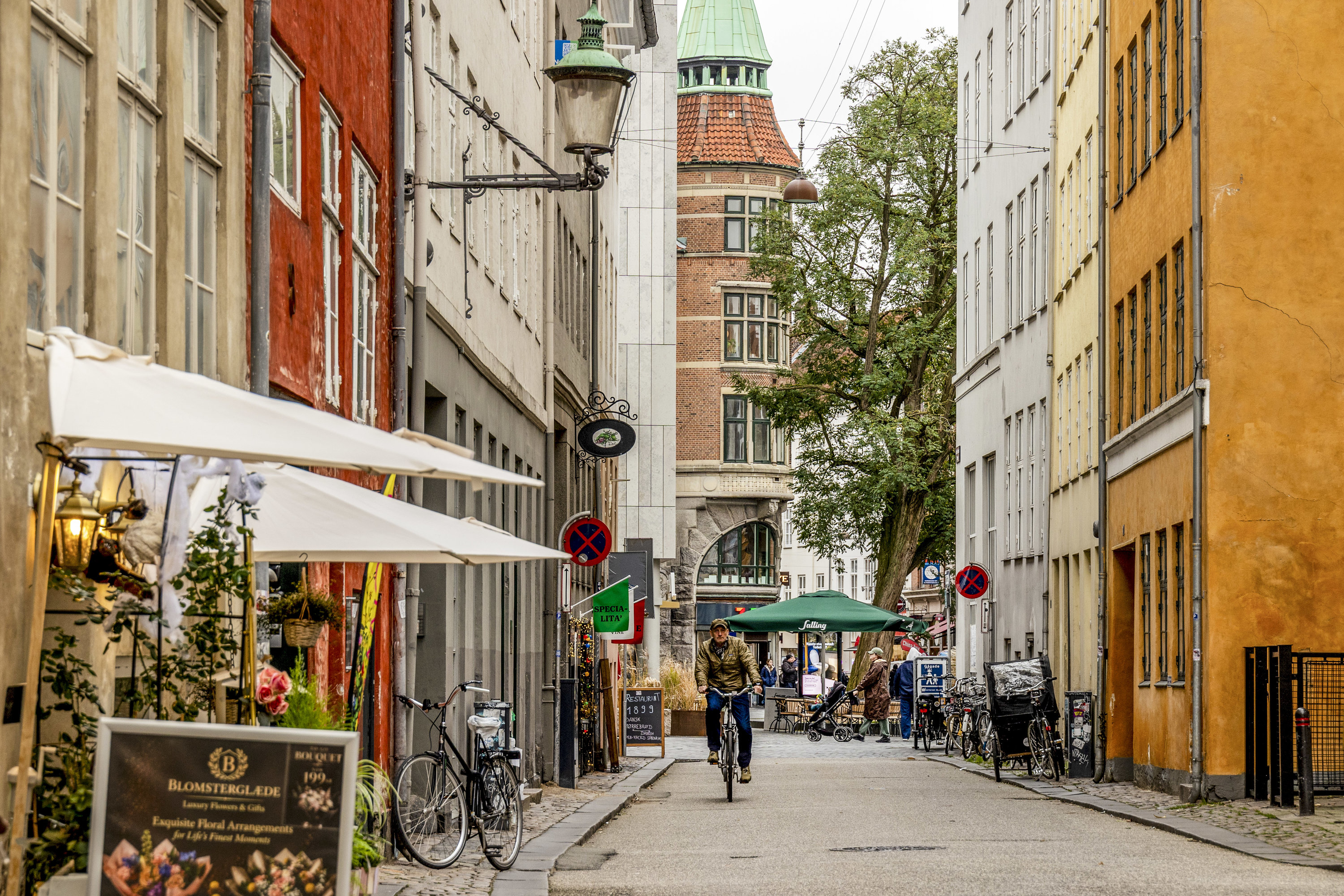 Fremhævet  billede i fuldskærmstilstand. Billede af Rosenborggade 9, st., 1130 København K