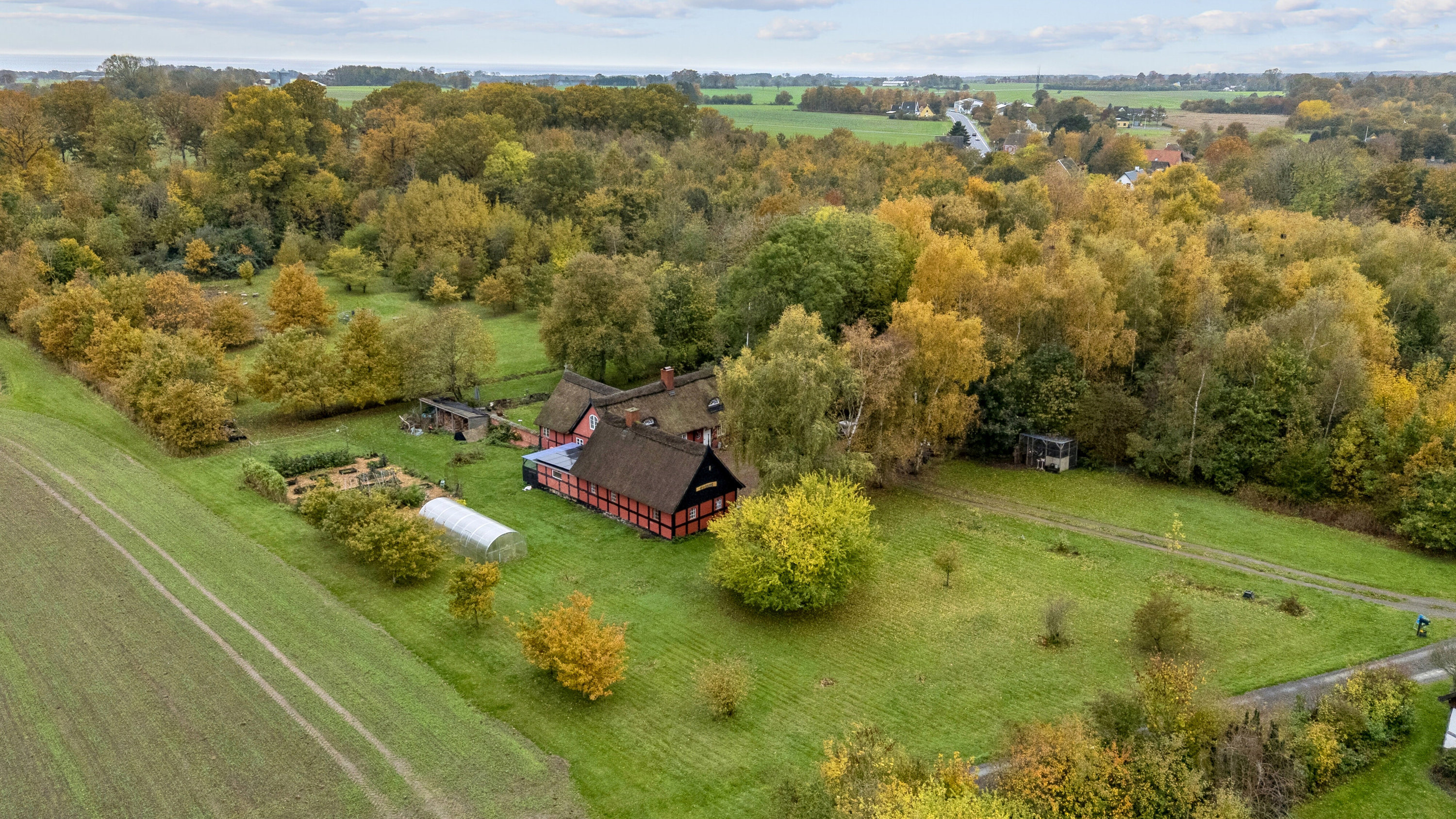 Fremhævet luftfoto billede i fuldskærmstilstand. Billede af Rønnevej 89, Nylars, 3720 Aakirkeby
