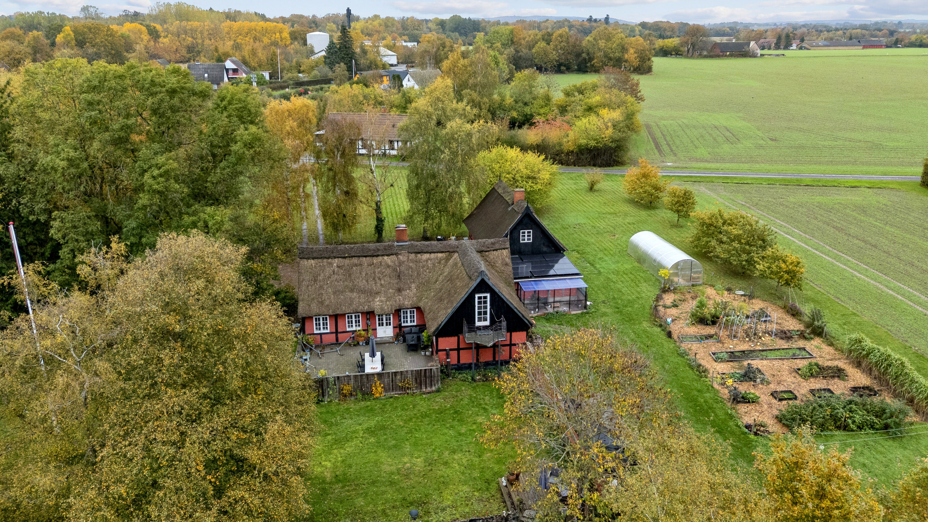 Fremhævet set fra haven billede i fuldskærmstilstand. Billede af Rønnevej 89, Nylars, 3720 Aakirkeby