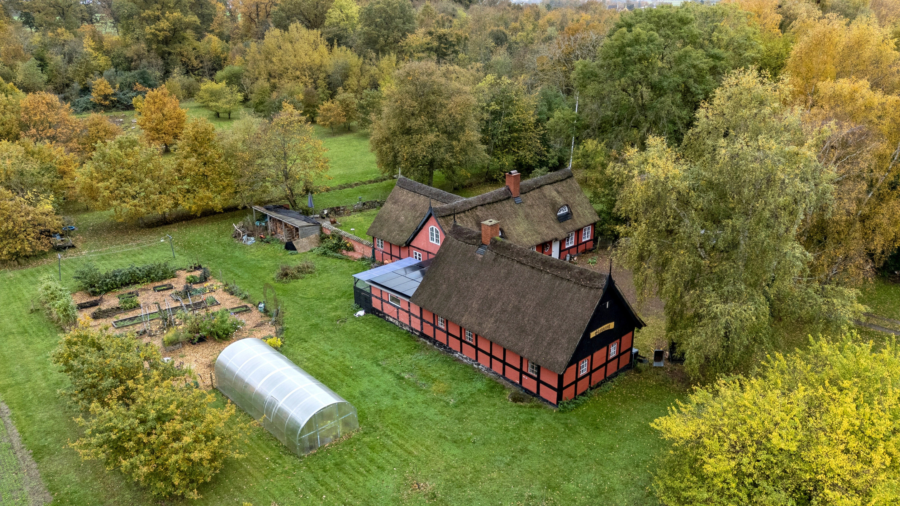 Fremhævet set fra haven billede i fuldskærmstilstand. Billede af Rønnevej 89, Nylars, 3720 Aakirkeby