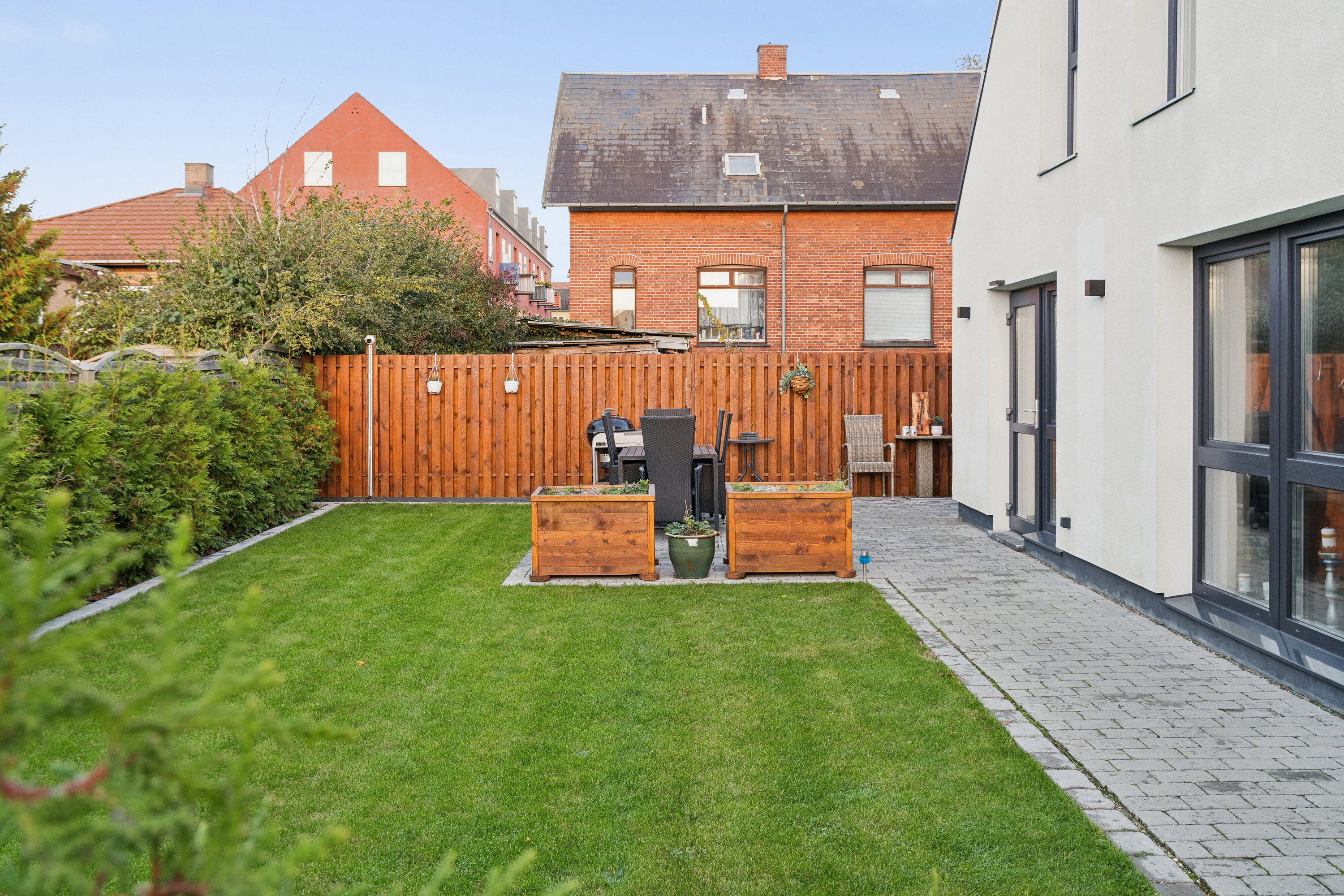 Fremhævet set fra haven billede i fuldskærmstilstand. Billede af Tømmerpladsvej 11, 3300 Frederiksværk