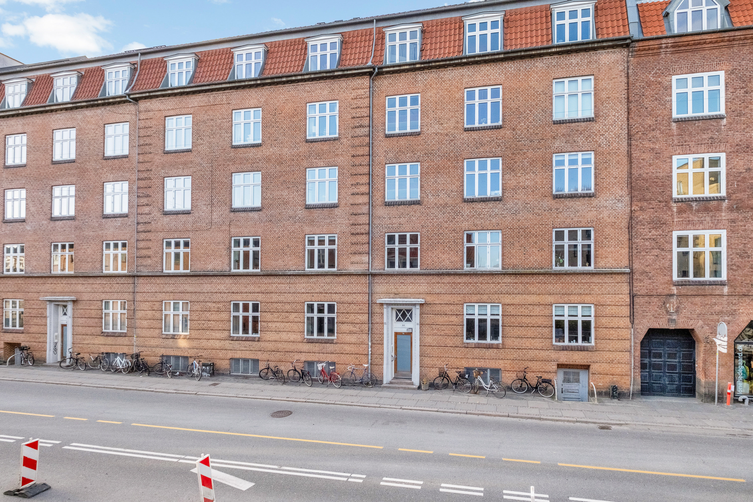 Fremhævet facade billede i fuldskærmstilstand. Billede af Nørre Allé 88, 2. tv., 8000 Aarhus C