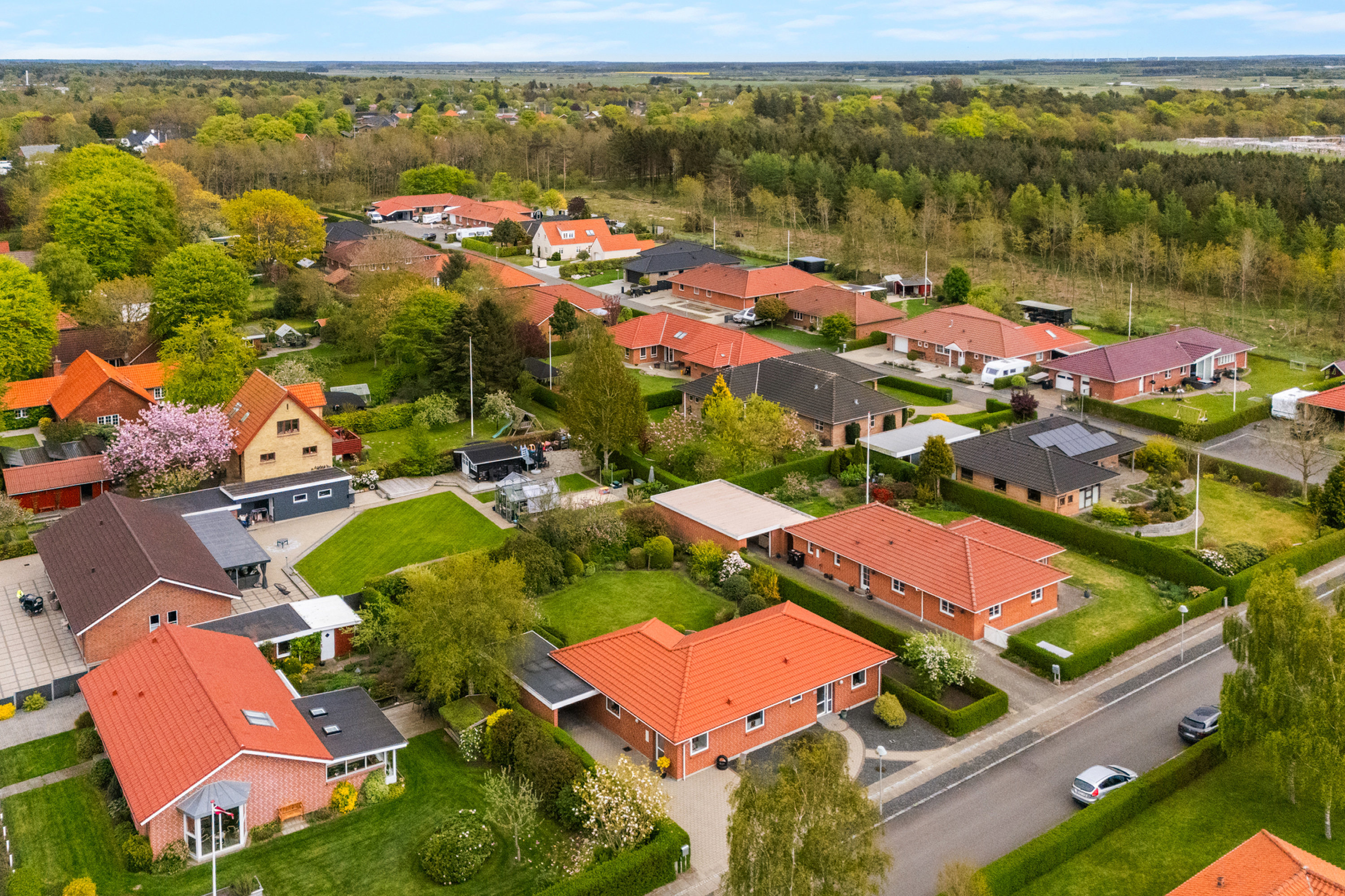 Fremhævet facade  billede i fuldskærmstilstand. Billede af Præstegårdsvej 33, 6900 Skjern